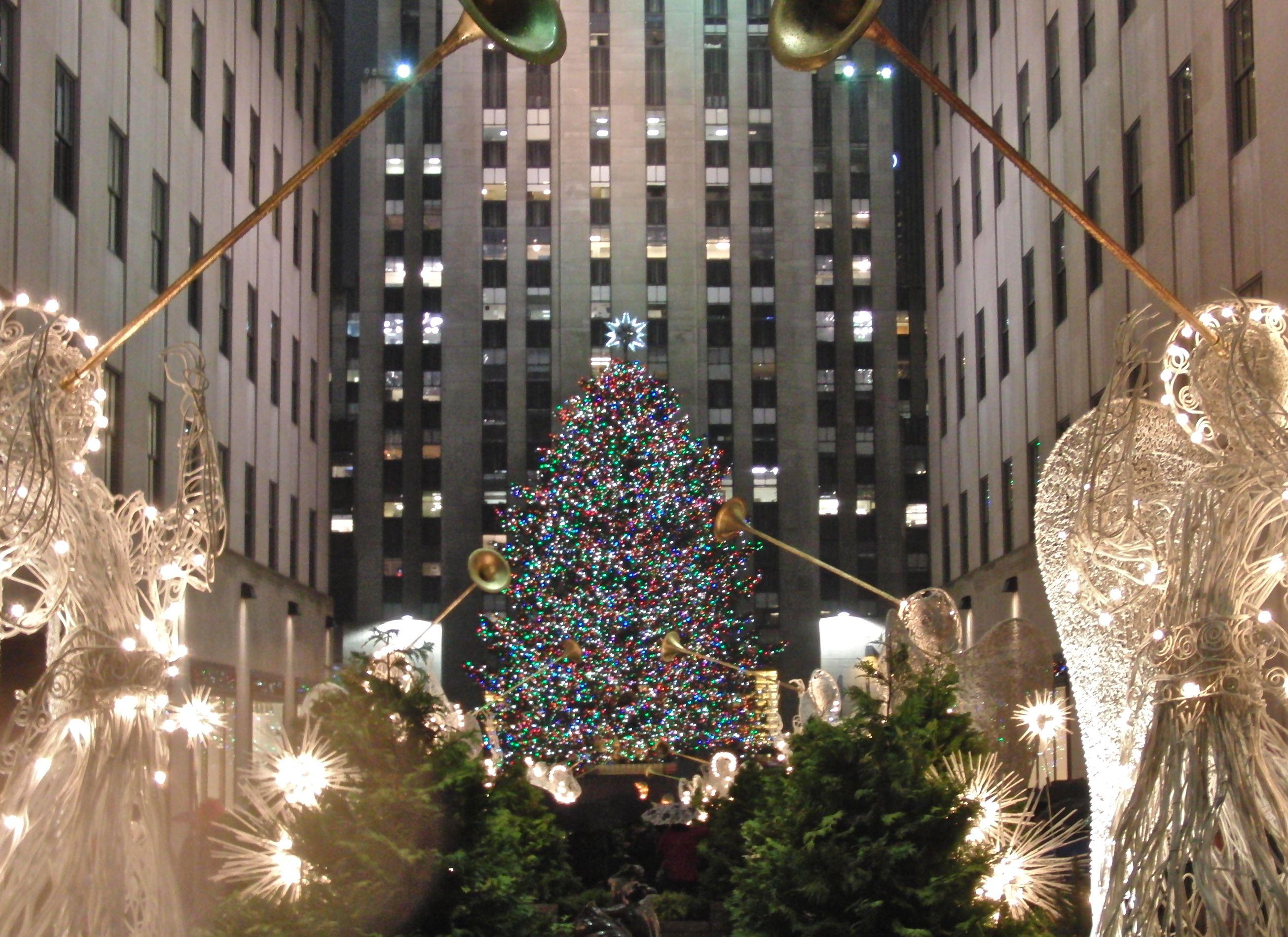 2611x1899 Rockefeller Center Christmas Wallpaper
