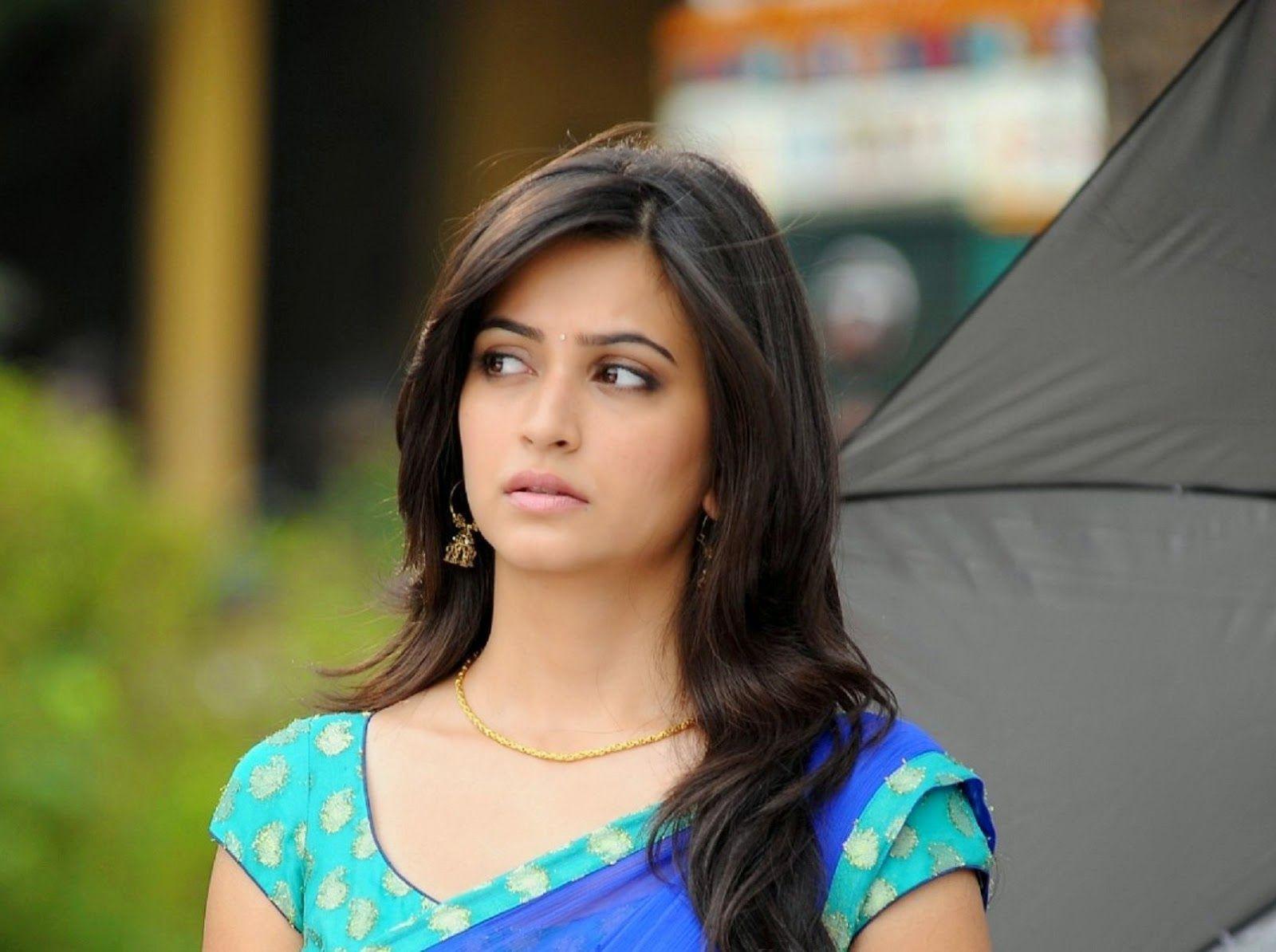 1600x1194 Kriti Kharbanda Wallpaper