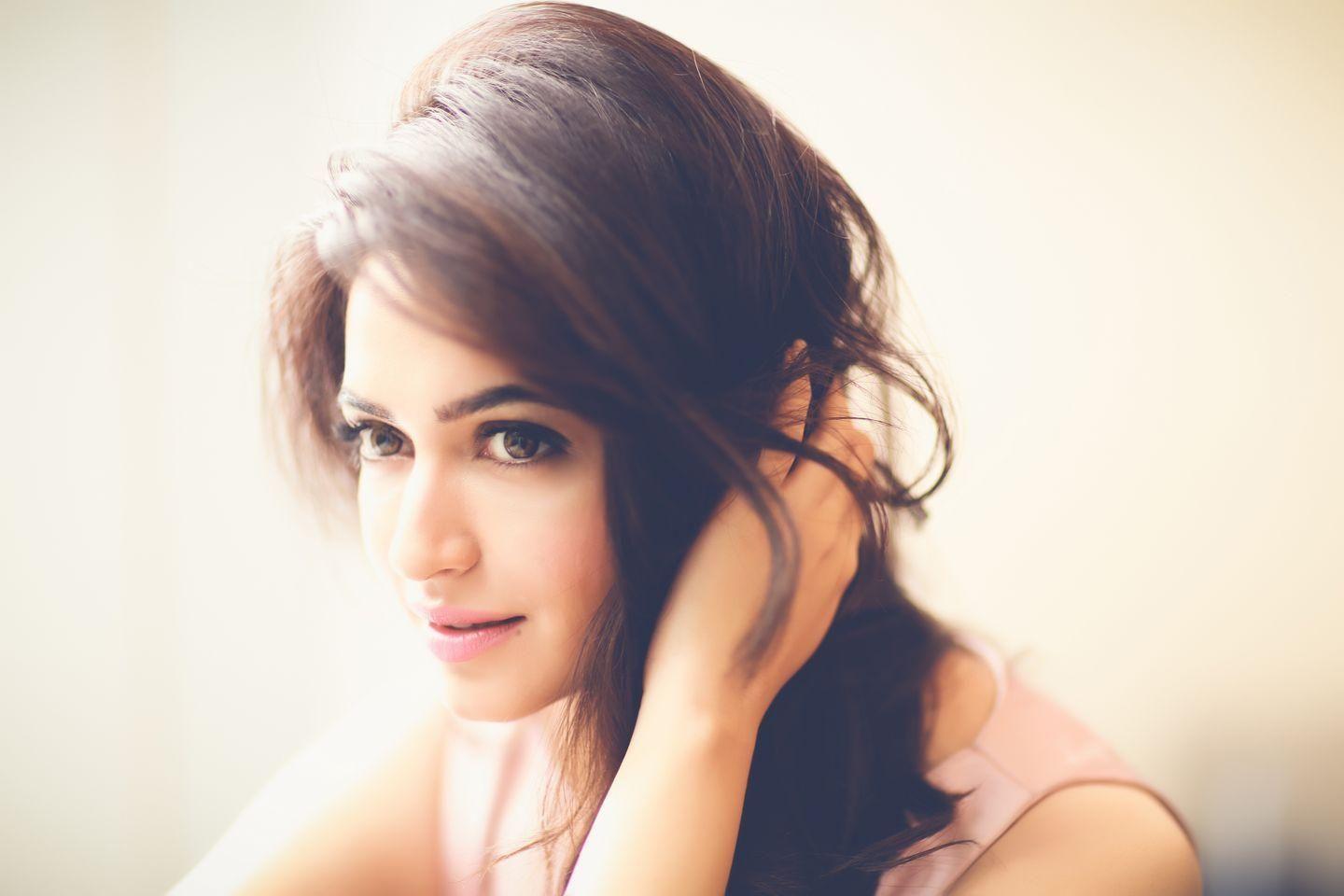 1440x960 Kriti Kharbanda Wallpaper