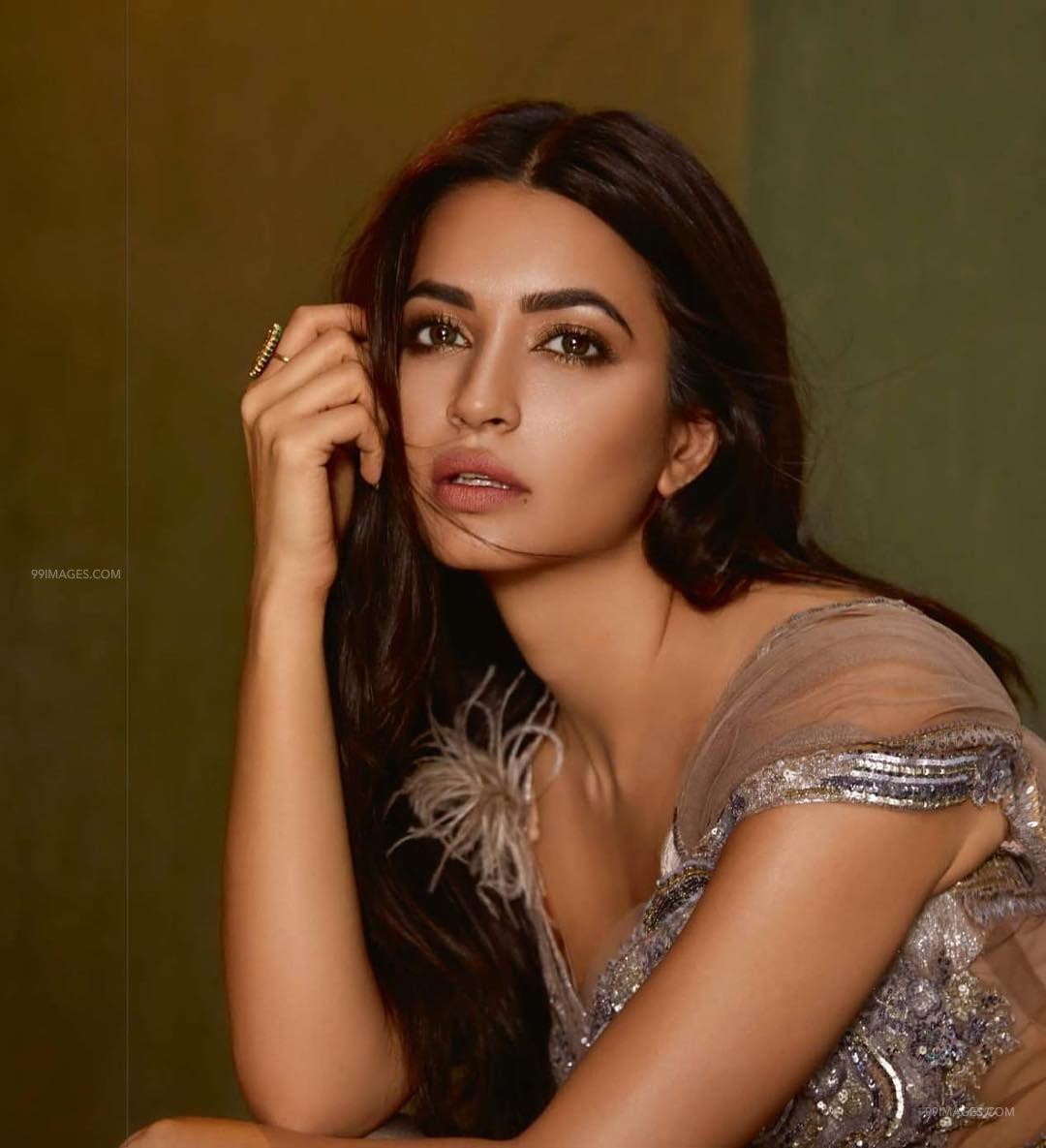 1080x1185 Kriti Kharbanda HD Wallpaper (Desktop Background / Android / iPhone) (1080p, 4k) (1080x1185) (2021)