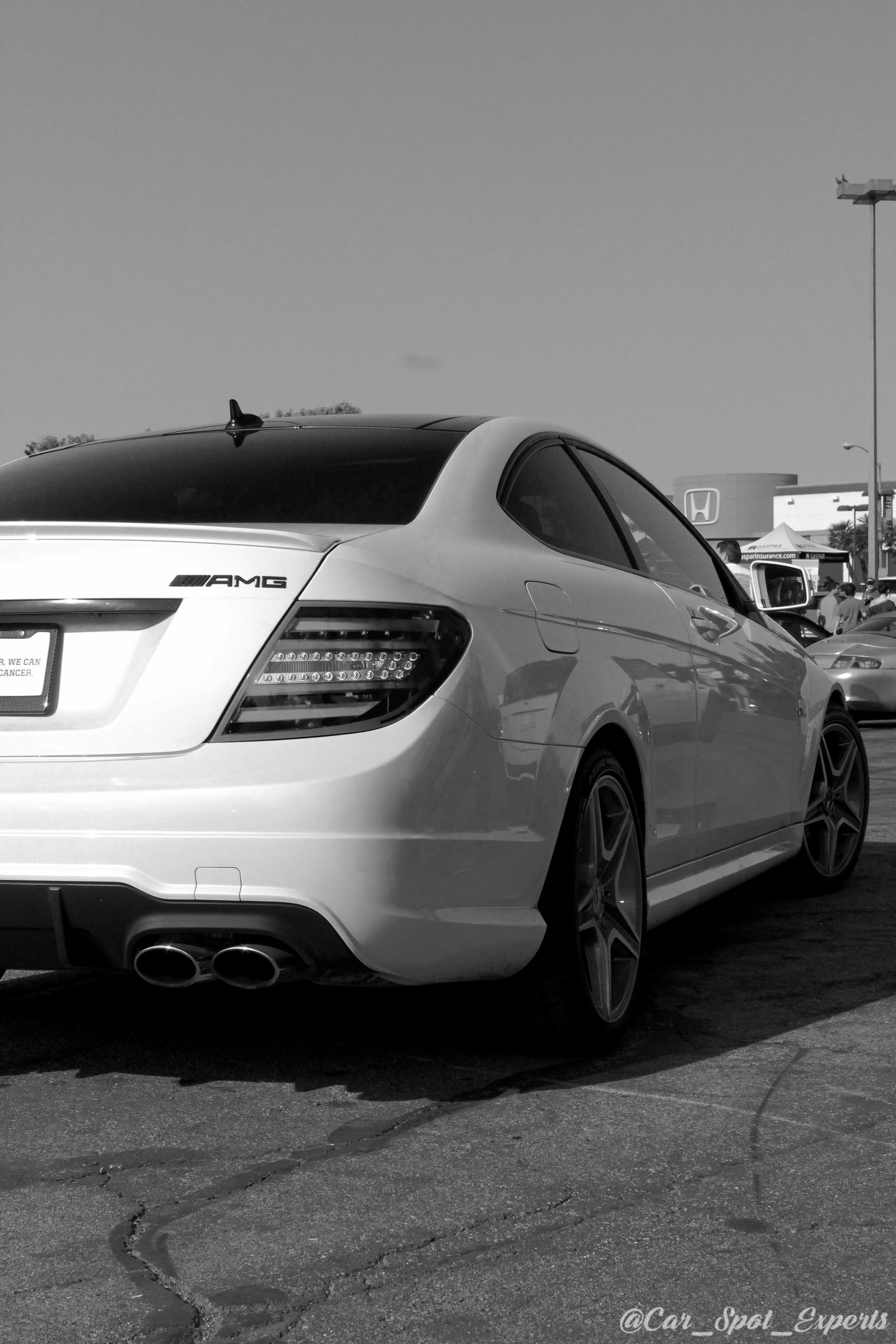 Мерседес c63 AMG В темноте