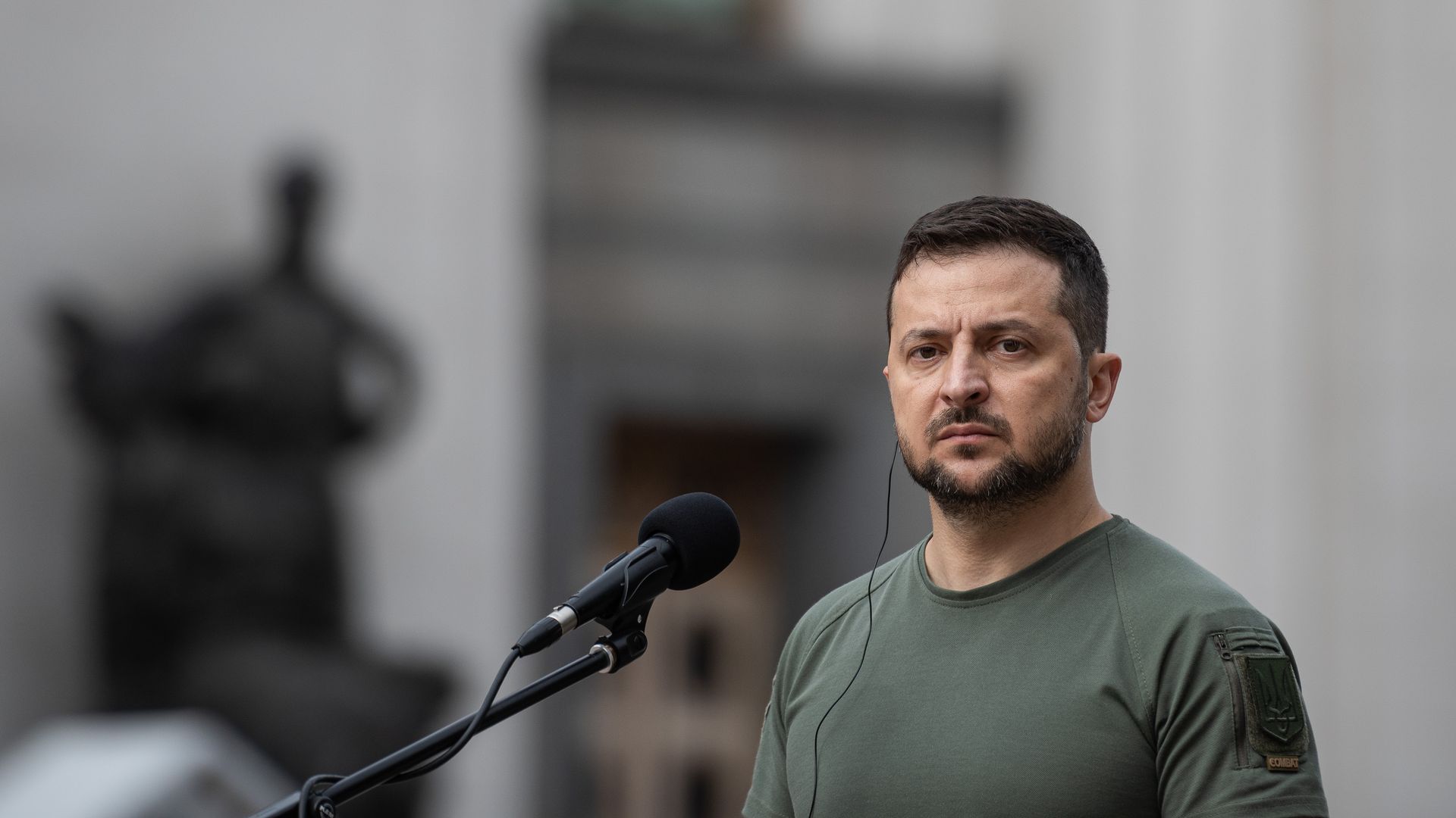 1920x1080 Zelensky: Ukrainian forces recaptured 200 square miles in a week