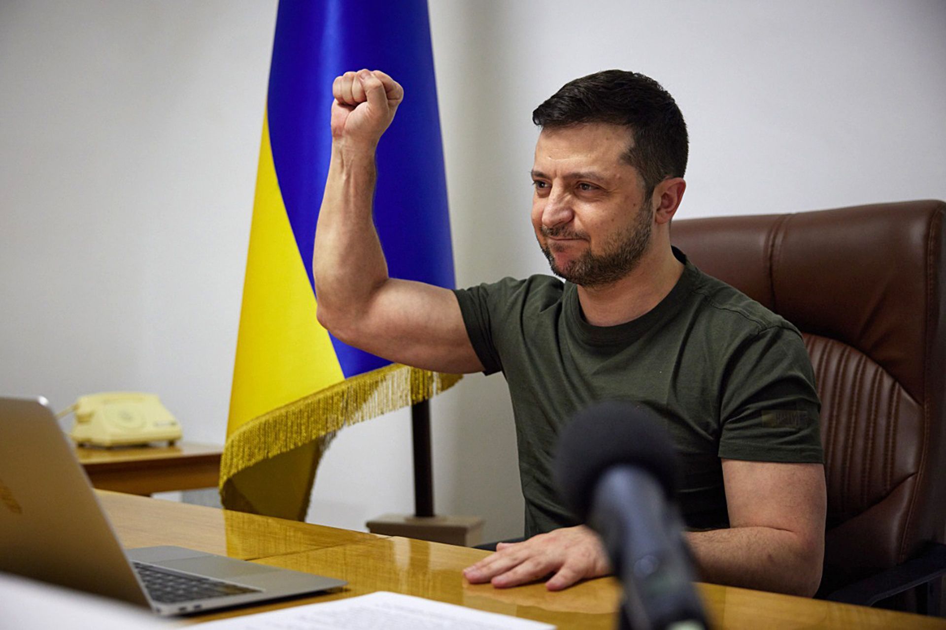 1920x1280 Who is President Volodymyr Zelensky? The rallying hero the world needs right now