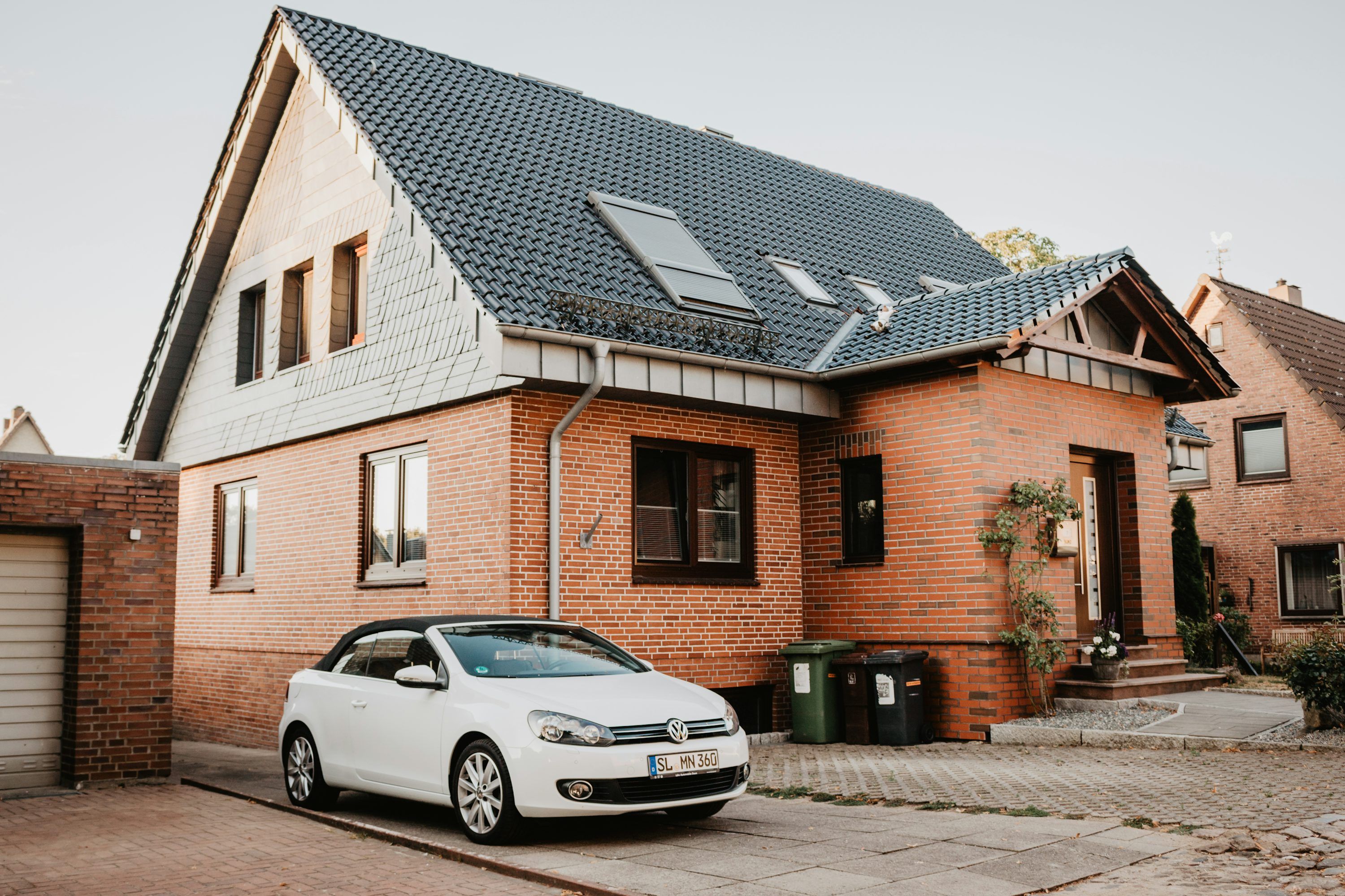 3000x2000 Car House Picture. Download Free Image