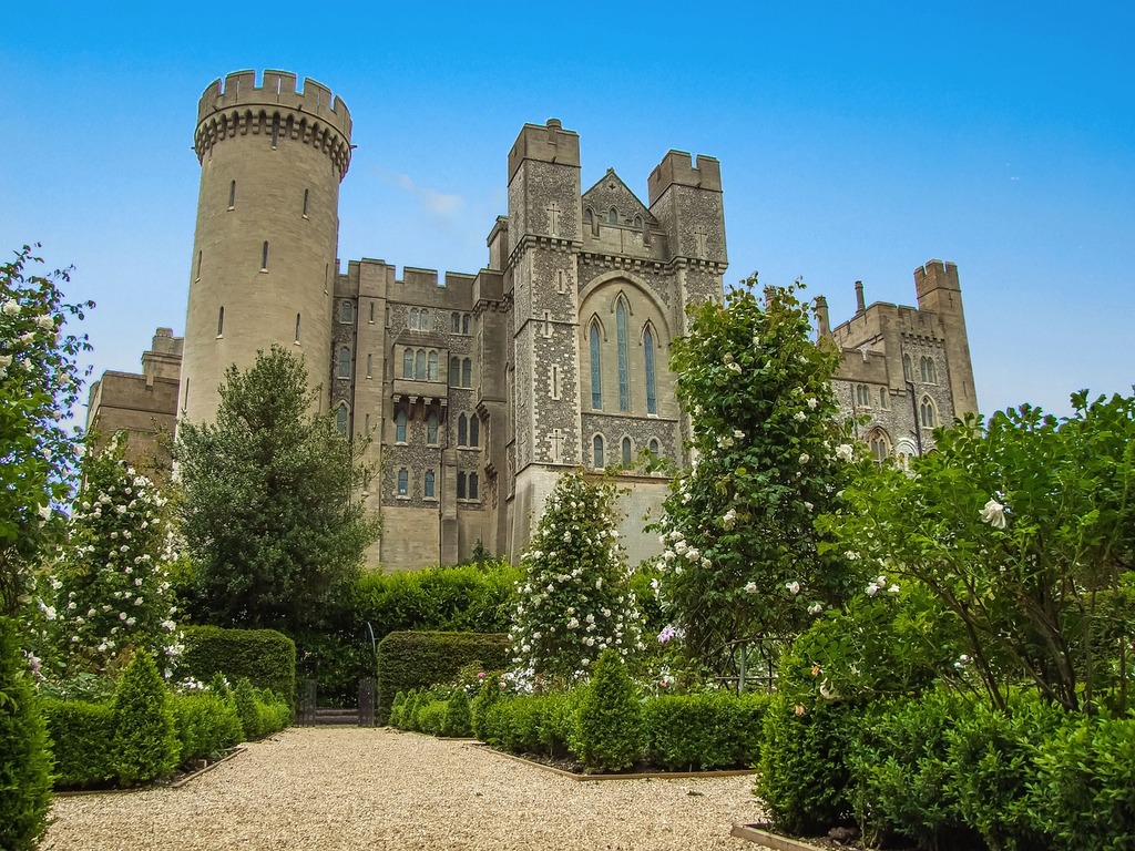1024x768 Medieval Masterpiece: Arundel Castle 1067 Present AD, Oil