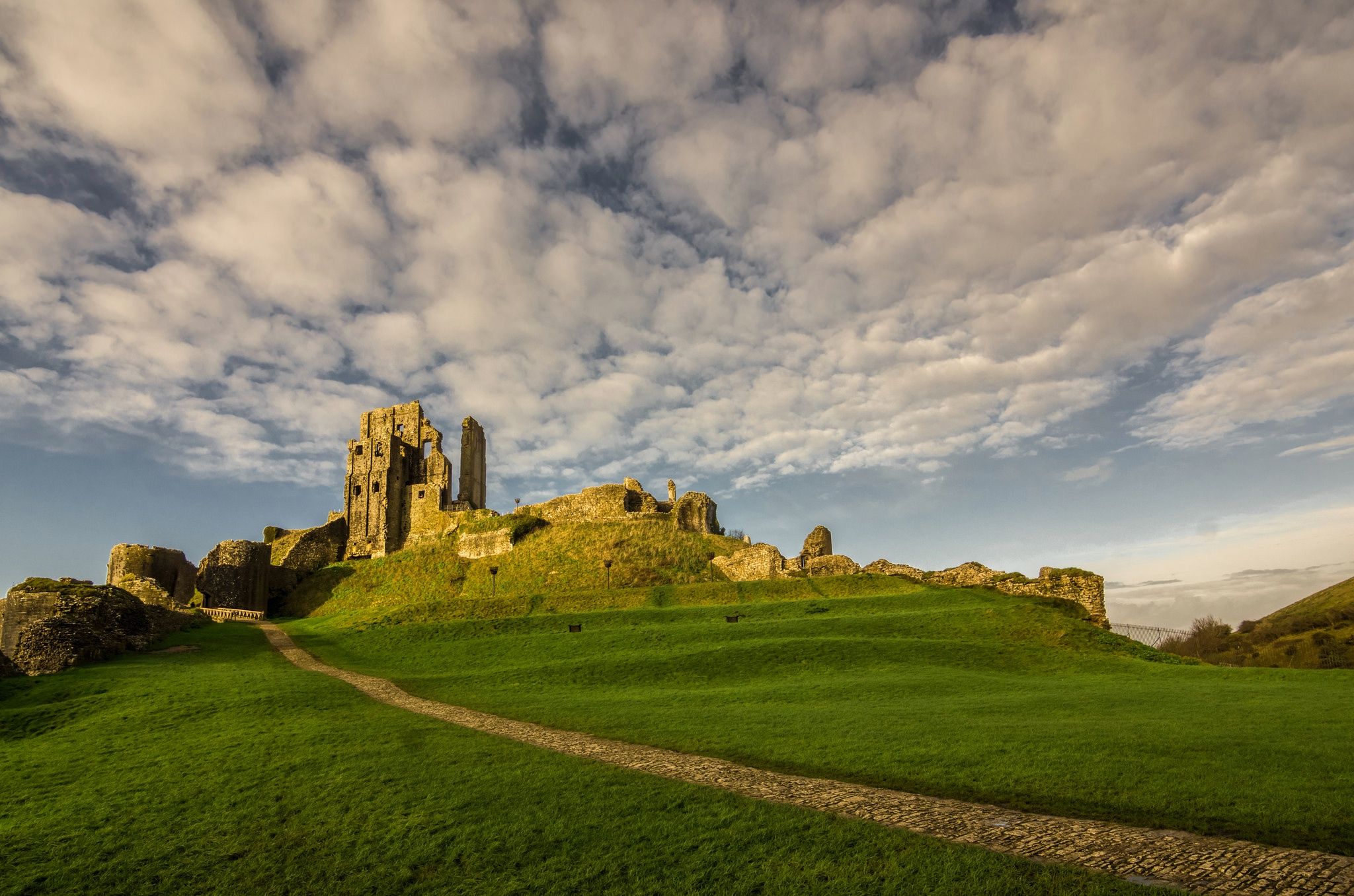 2048x1357 Wallpaper England, Corfe Castle, Dorset, ruins, castle for mobile and desktop, section пейзажи, resolution 2048x1357