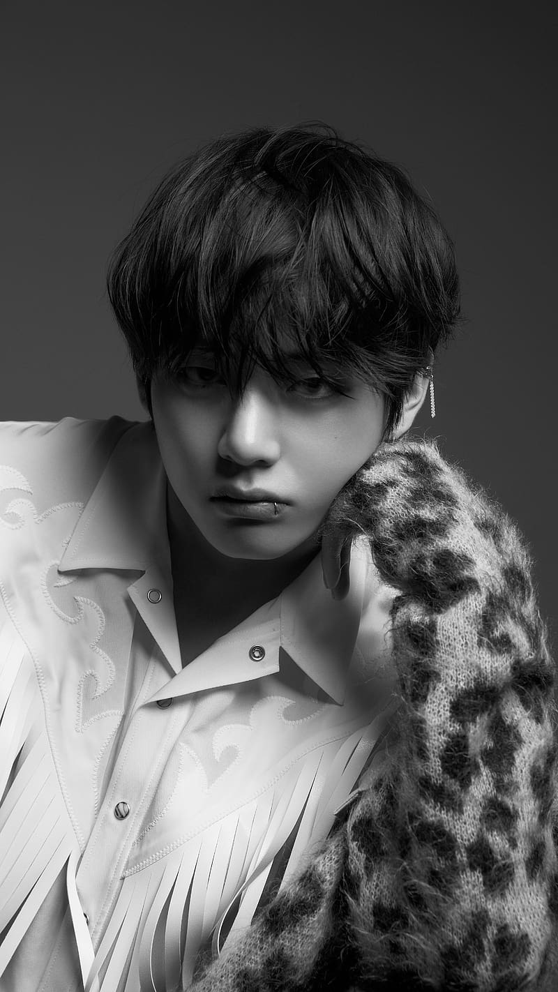 800x1422 Bts V In Black And White, bts v, black and white, korean, singer, music, kpop, HD phone wallpaper