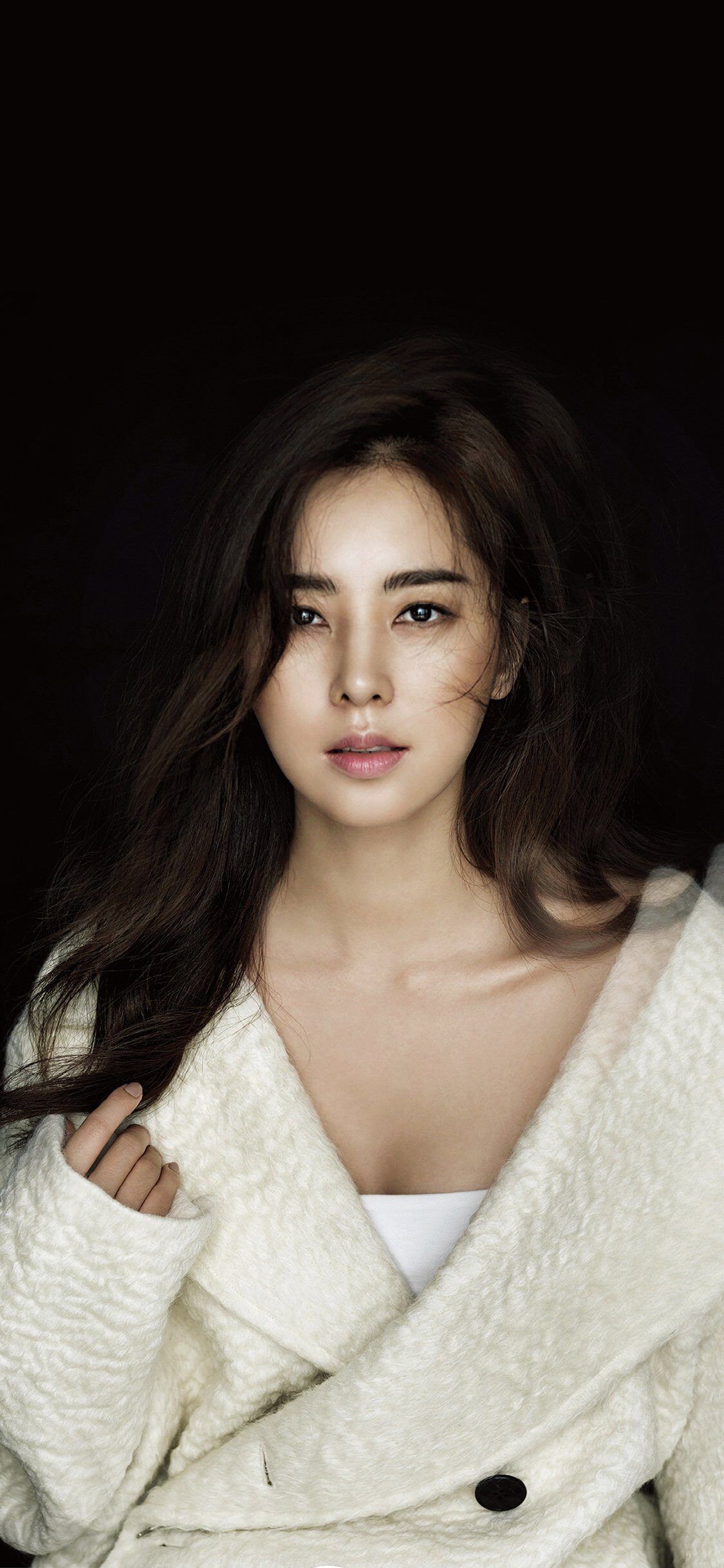 1125x2436 Korean Asian Girl Actress Dark iPhone Wallpaper
