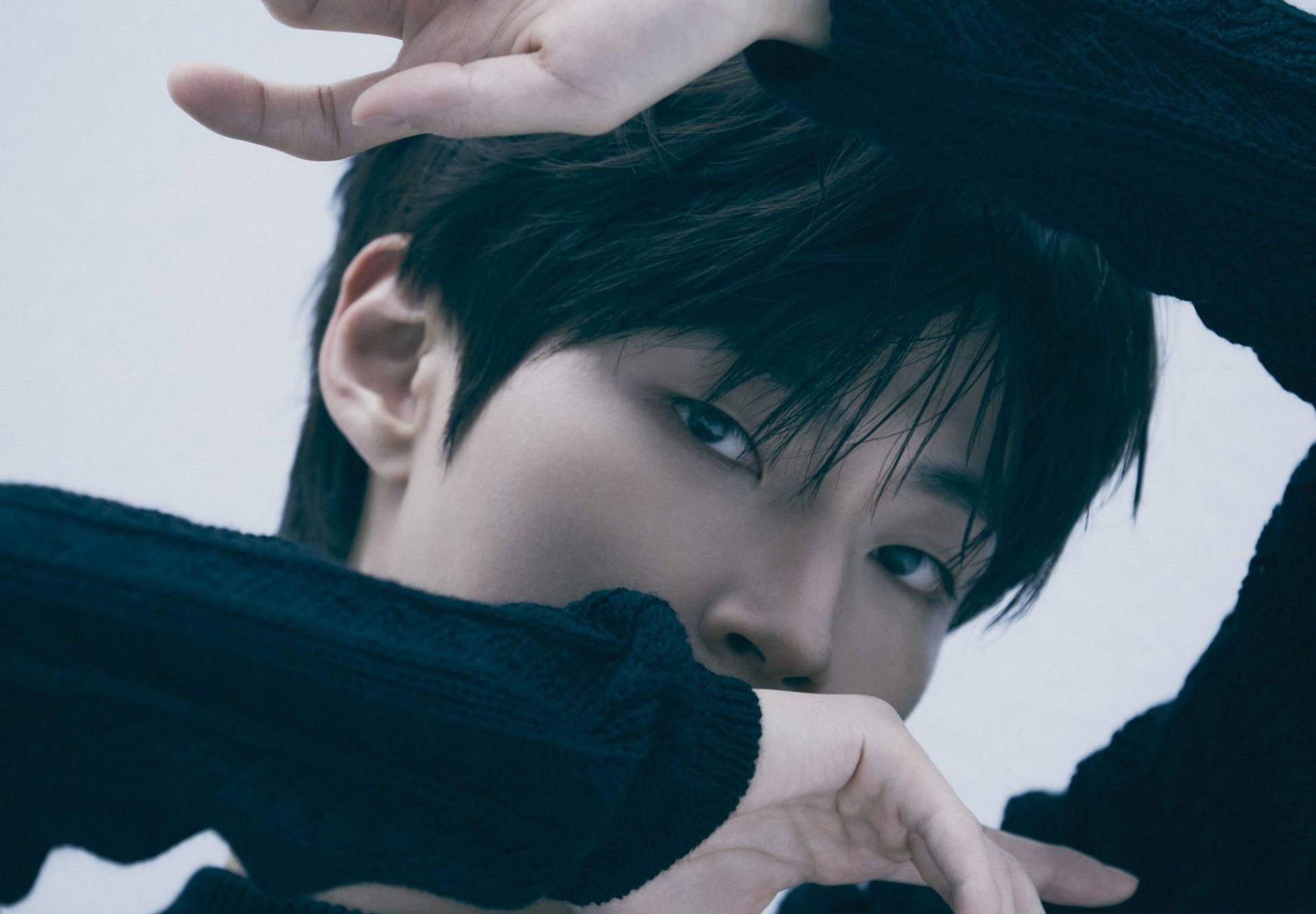 1917x1332 Download Korean Actor Hwang In Yeop Eloquent Dazed Photohoot Wallpaper