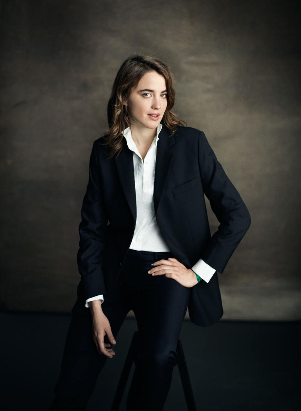 1000x1366 Adèle Haenel Wallpaper