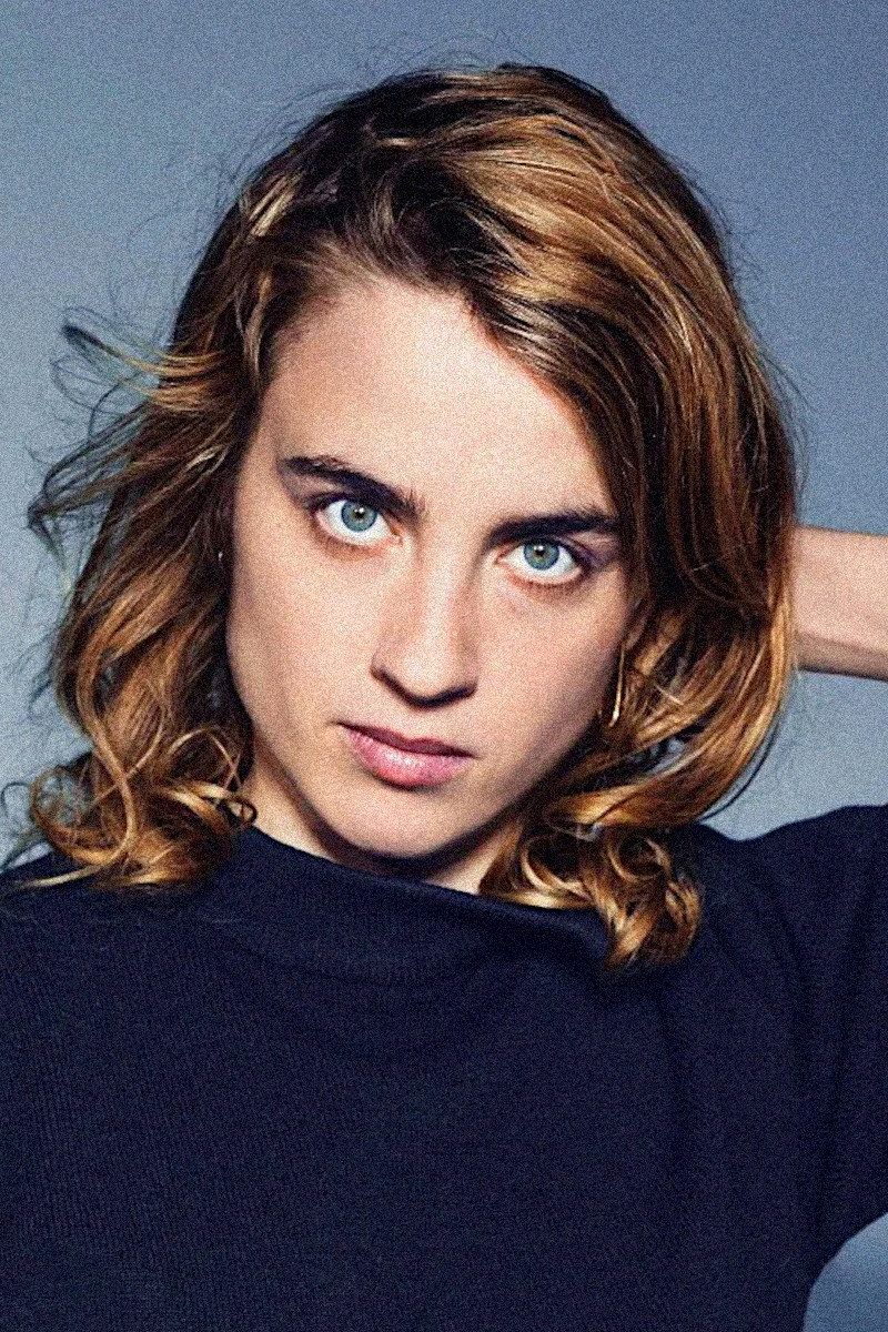 800x1200 Adèle Haenel Image