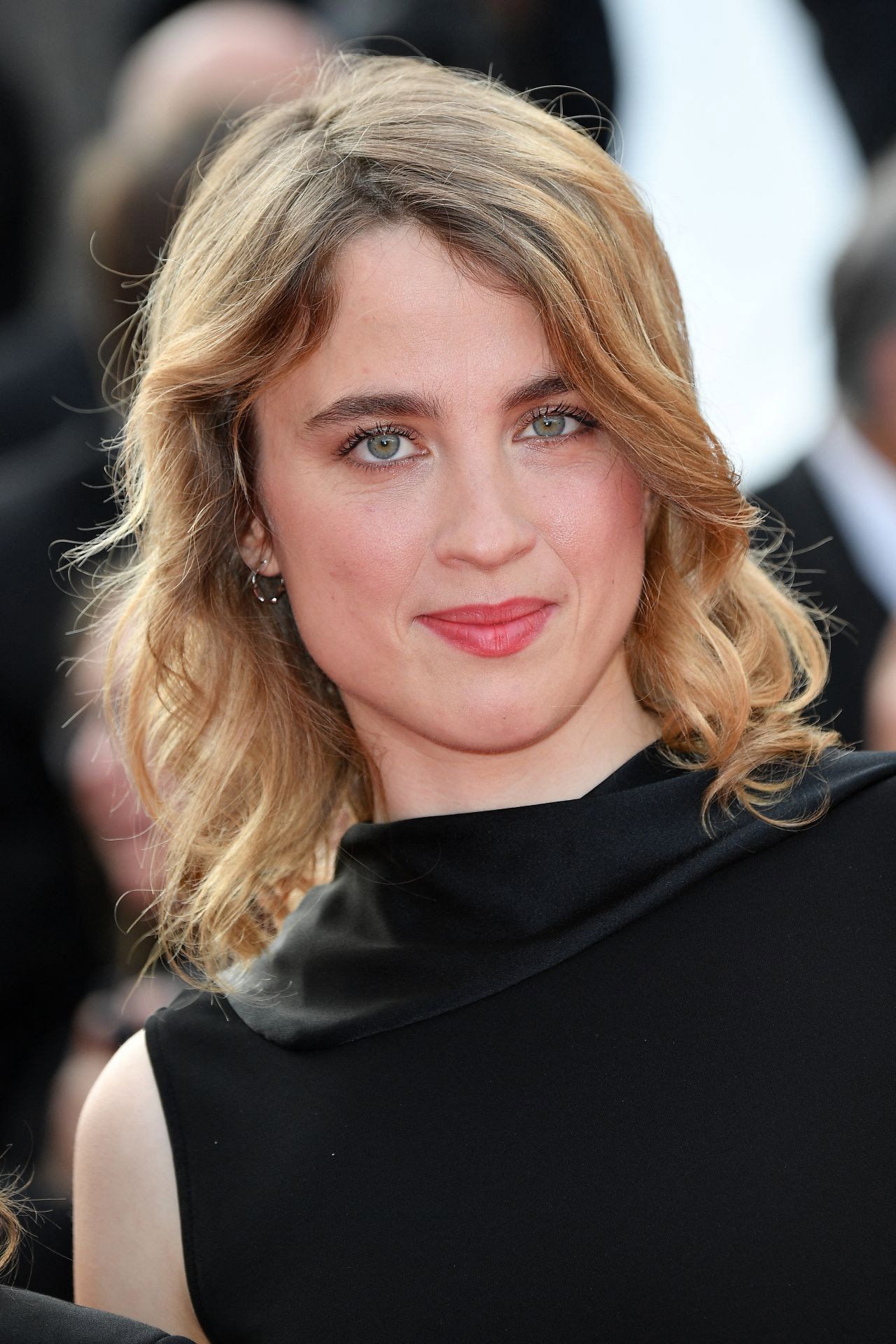 1280x1920 Adèle Haenel Image