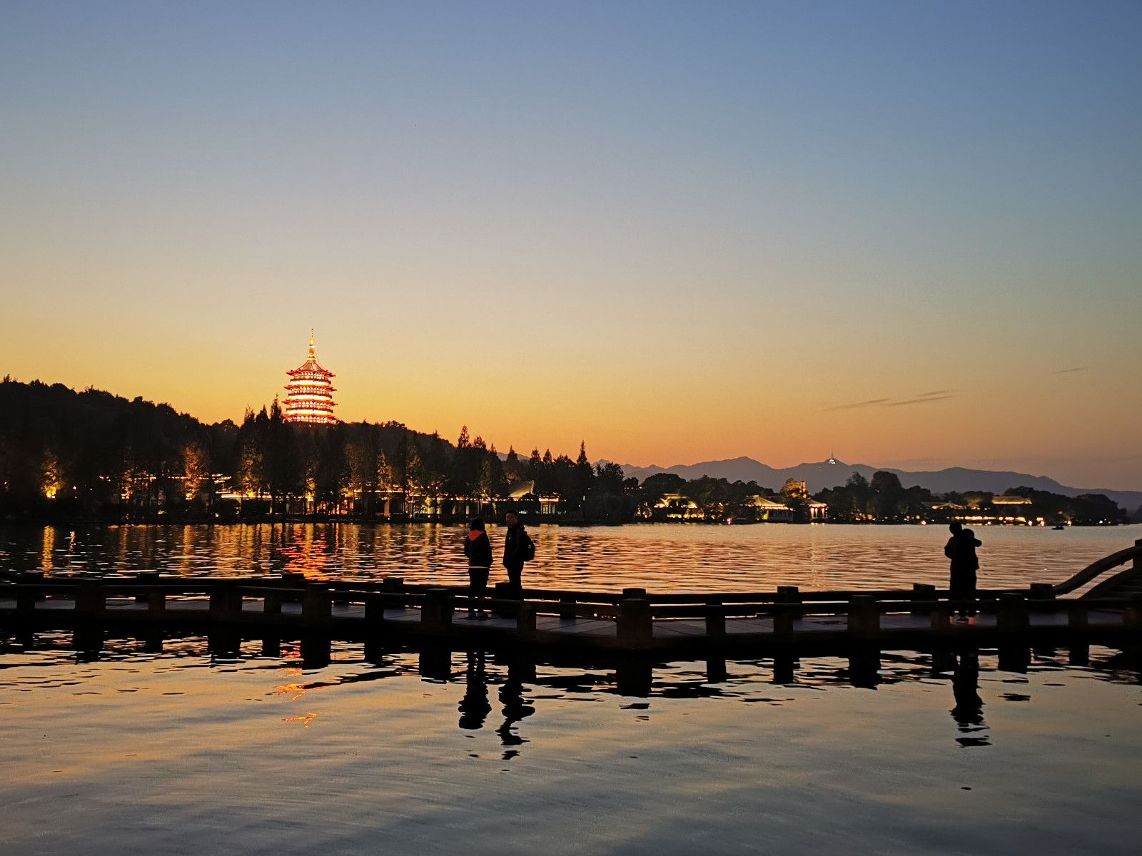 1600x1200 China Hangzhou Travel: West Lake Sightseeing Tour. What to See around West Lake