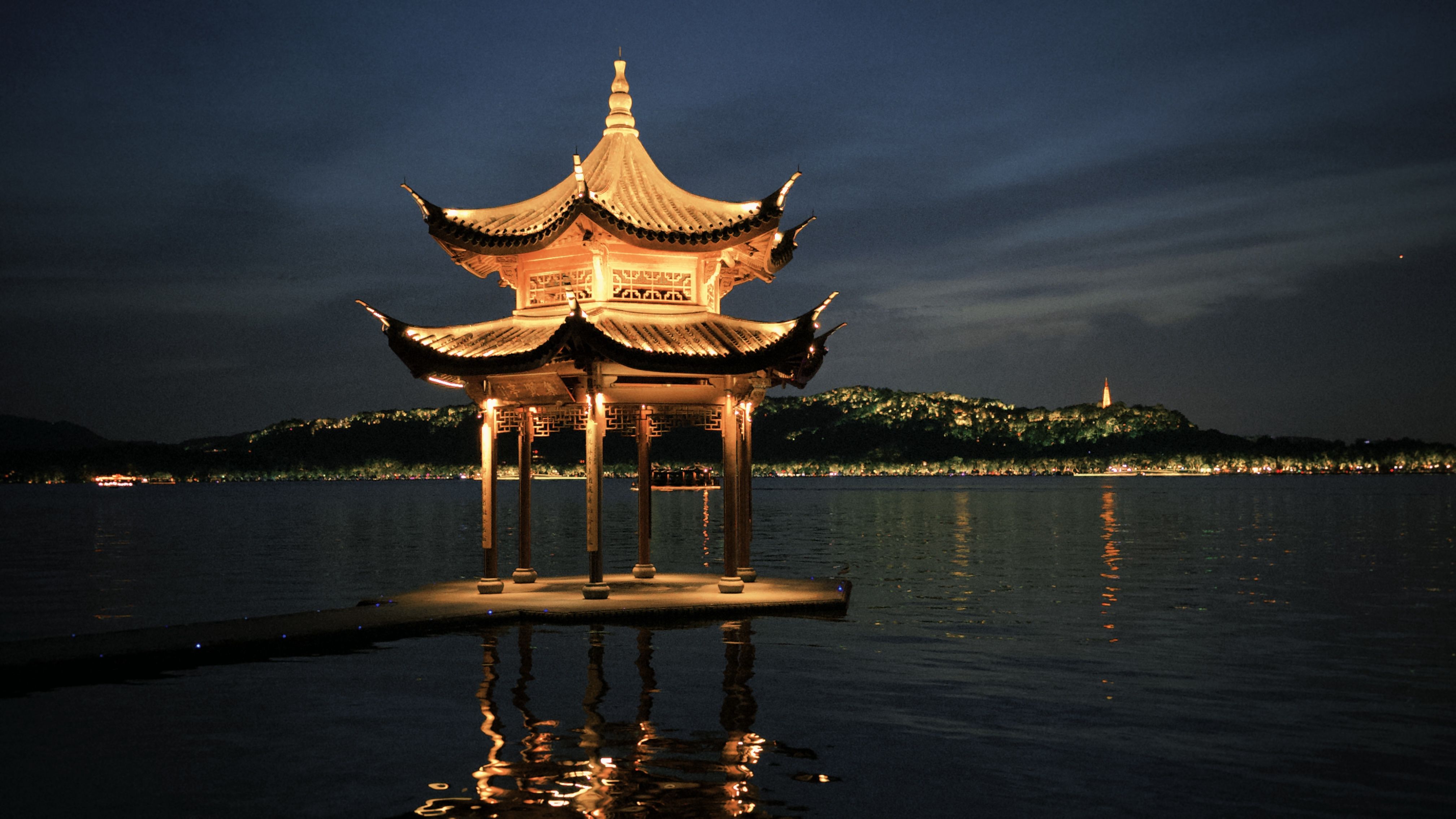 4032x2268 West Lake