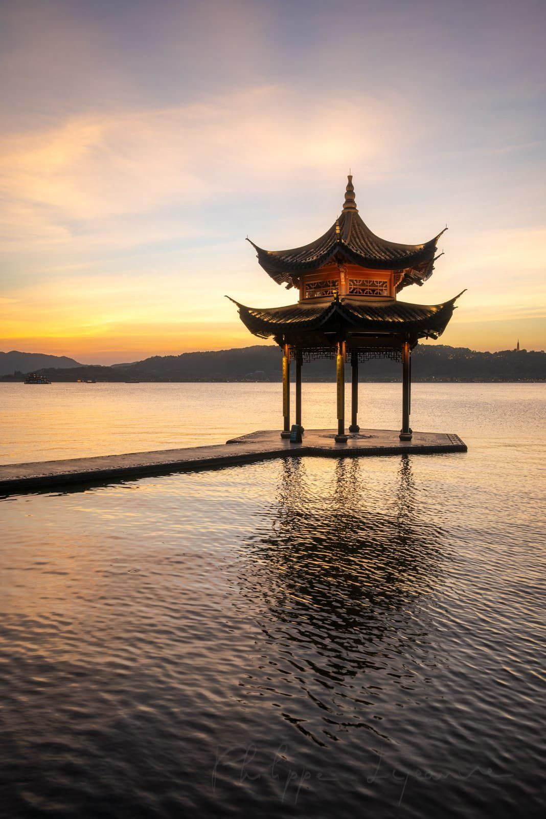1068x1600 Jixian Pavilion in Hangzhou's West Lake Lejeanvre Photography