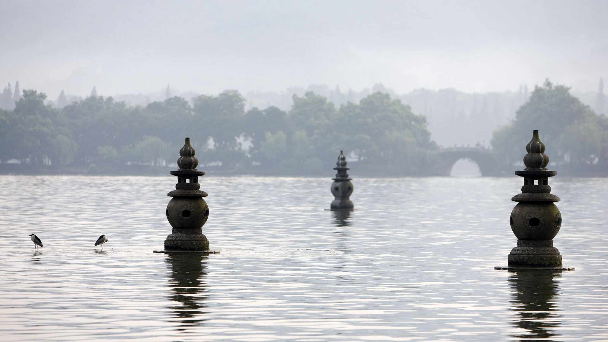 2048x1152 Chinese Renminbi banknote scenery: West Lake