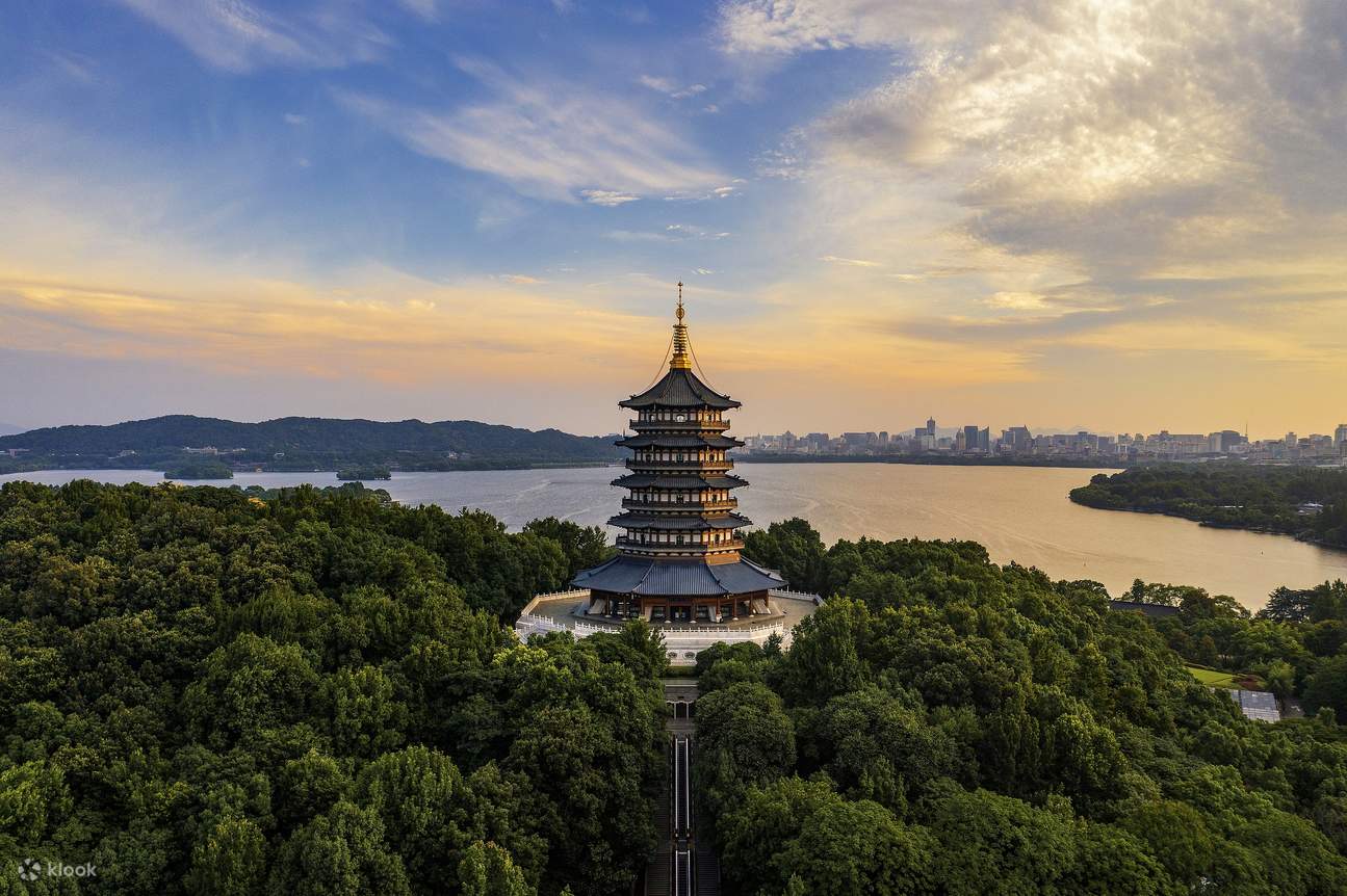 1295x862 Hangzhou West Lake Classic Half Day Tour (West Lake Cruise + Leifeng Pagoda + Su Causeway + Viewing Fish At Flower Pond, Experience Jiangnan Scenery)