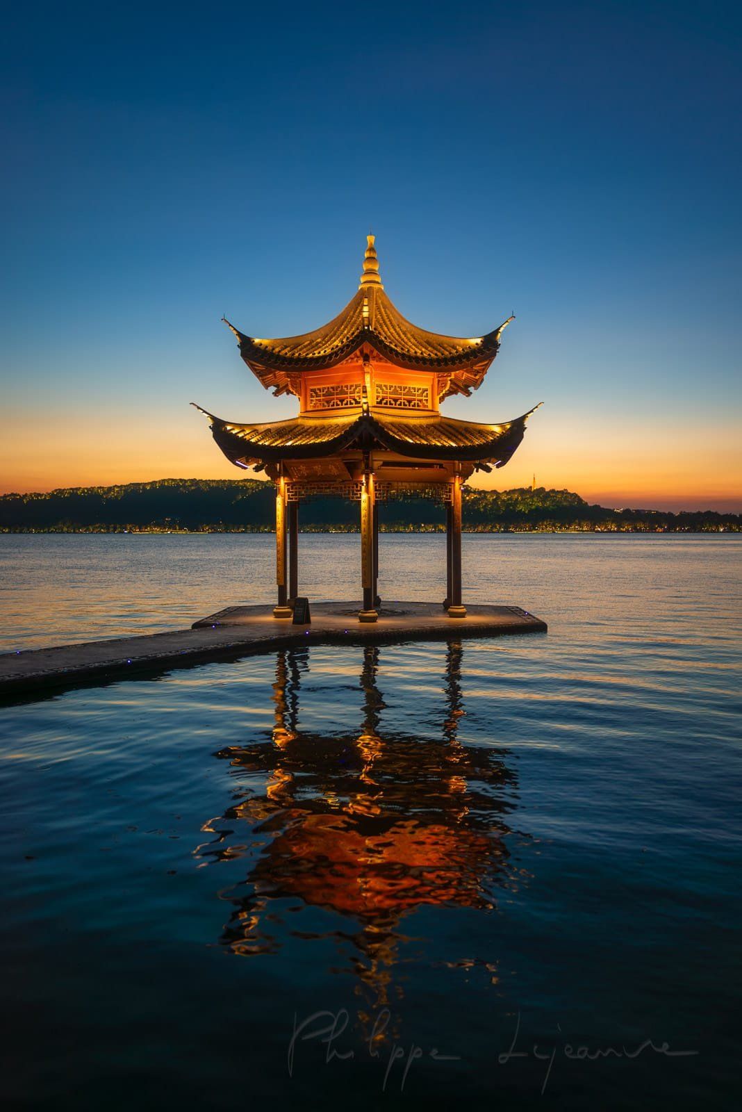 1068x1600 Jixian Pavilion in Hangzhou's West Lake Lejeanvre Photography