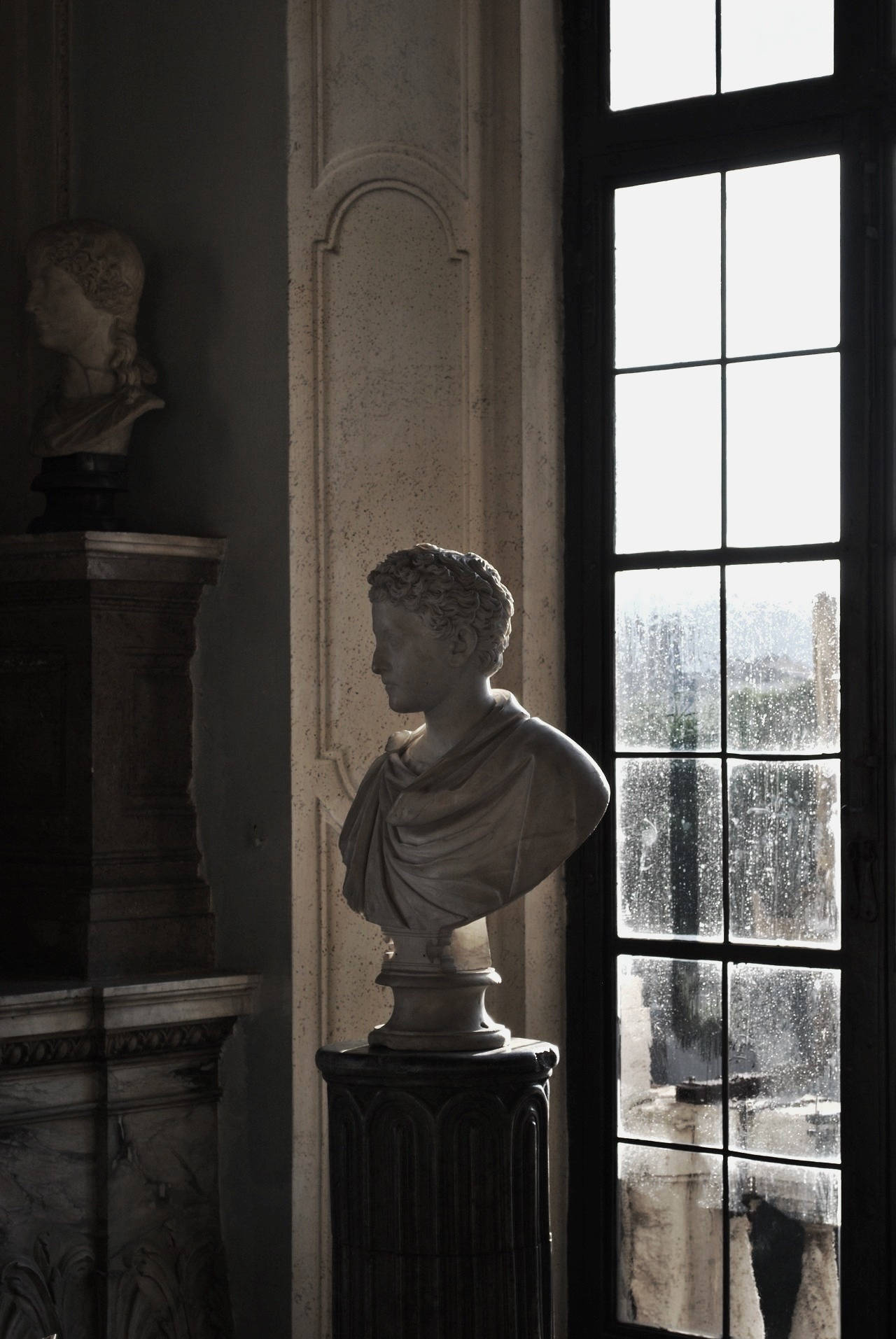 1280x1913 Download Dark Academia Greek Sculpture Wallpaper