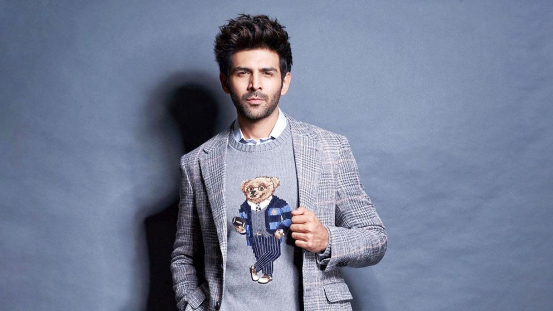 1920x1080 Kartik Aaryan's textured blazer will help you beat the chills this winter season