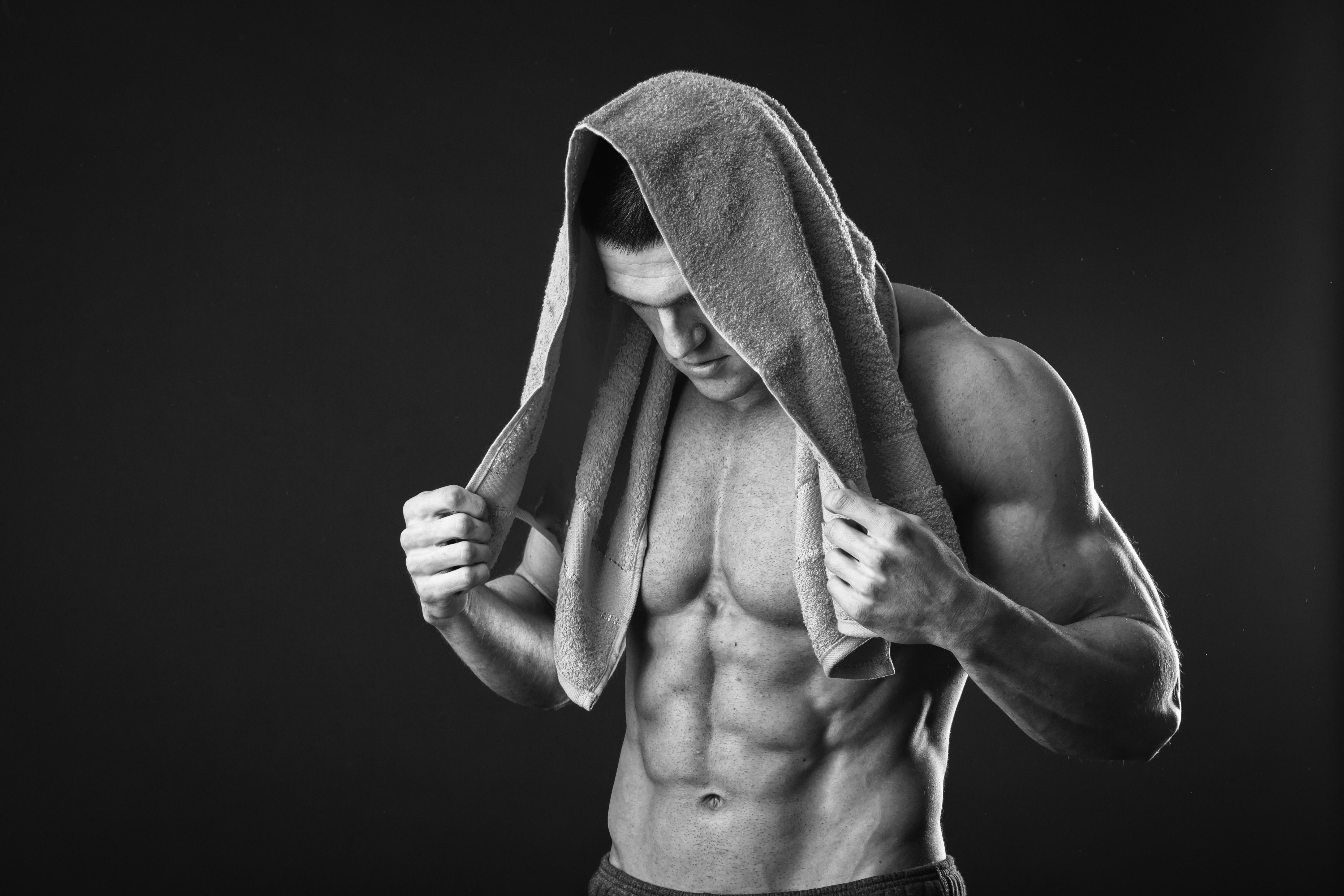 5064x3376 4K Ultra HD Black & White Male Model Power Shotx3376