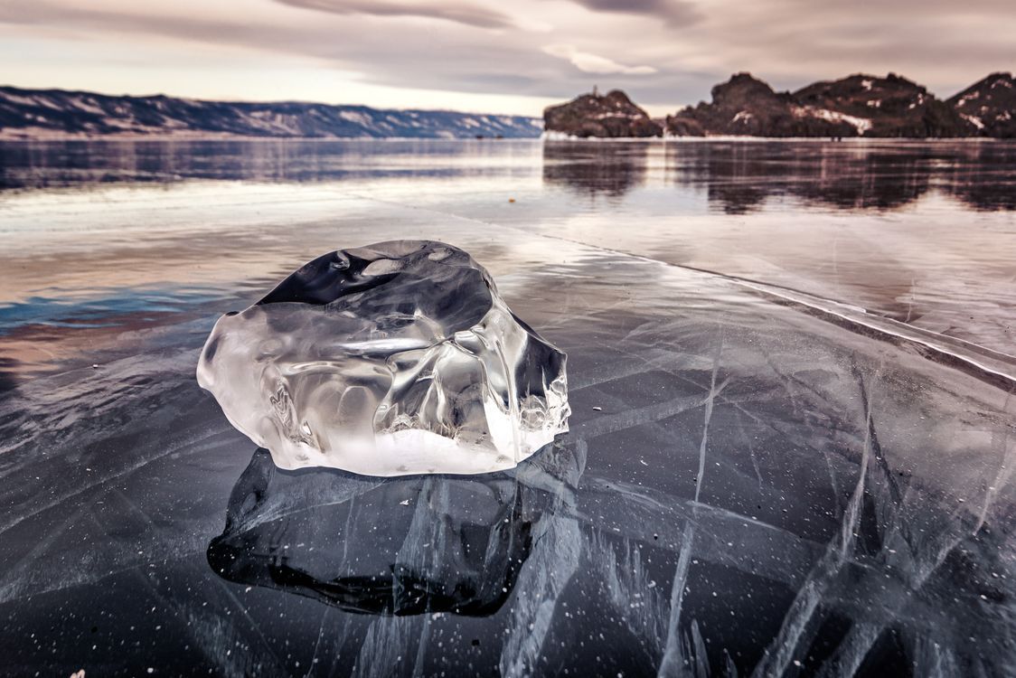 1124x750 Close up of Ice Block · Free