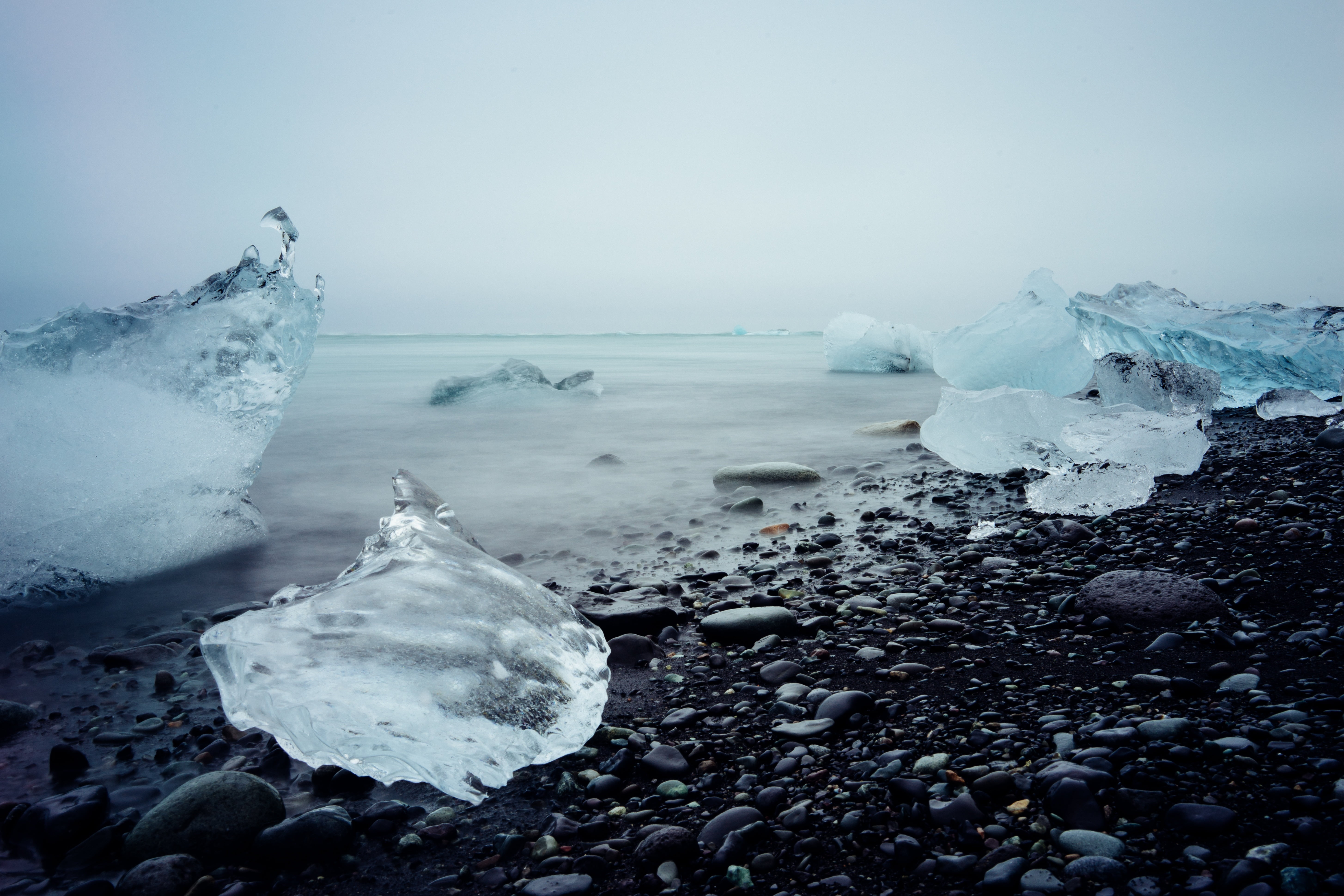 5818x3879 Ice block near bay HD wallpaper