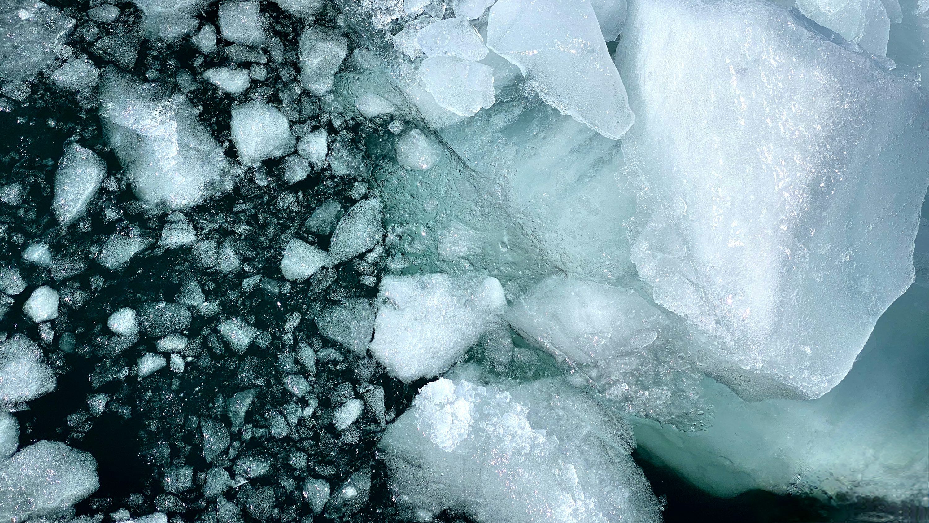 3000x1688 A Close Up Of Some Ice Photo