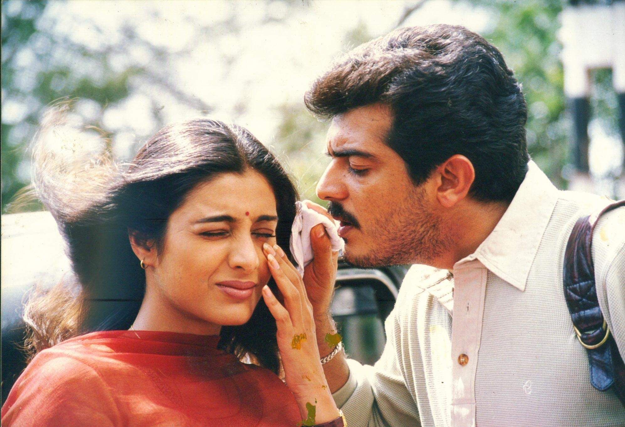 1994x1364 Kandukondain Kandukondain Wallpaper