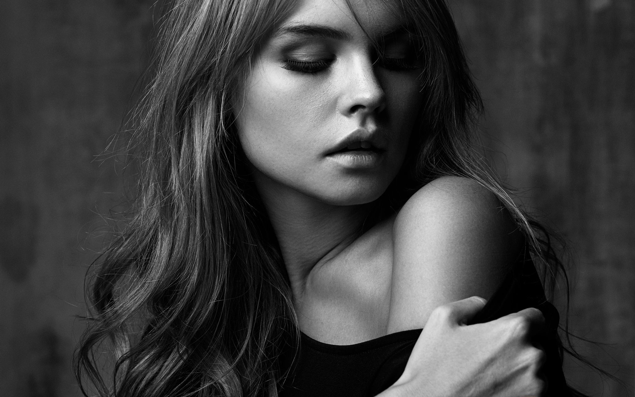 2048x1280 Phone wallpaper: Russian, Anastasiya Scheglova, Women, Black & White, Model 800651