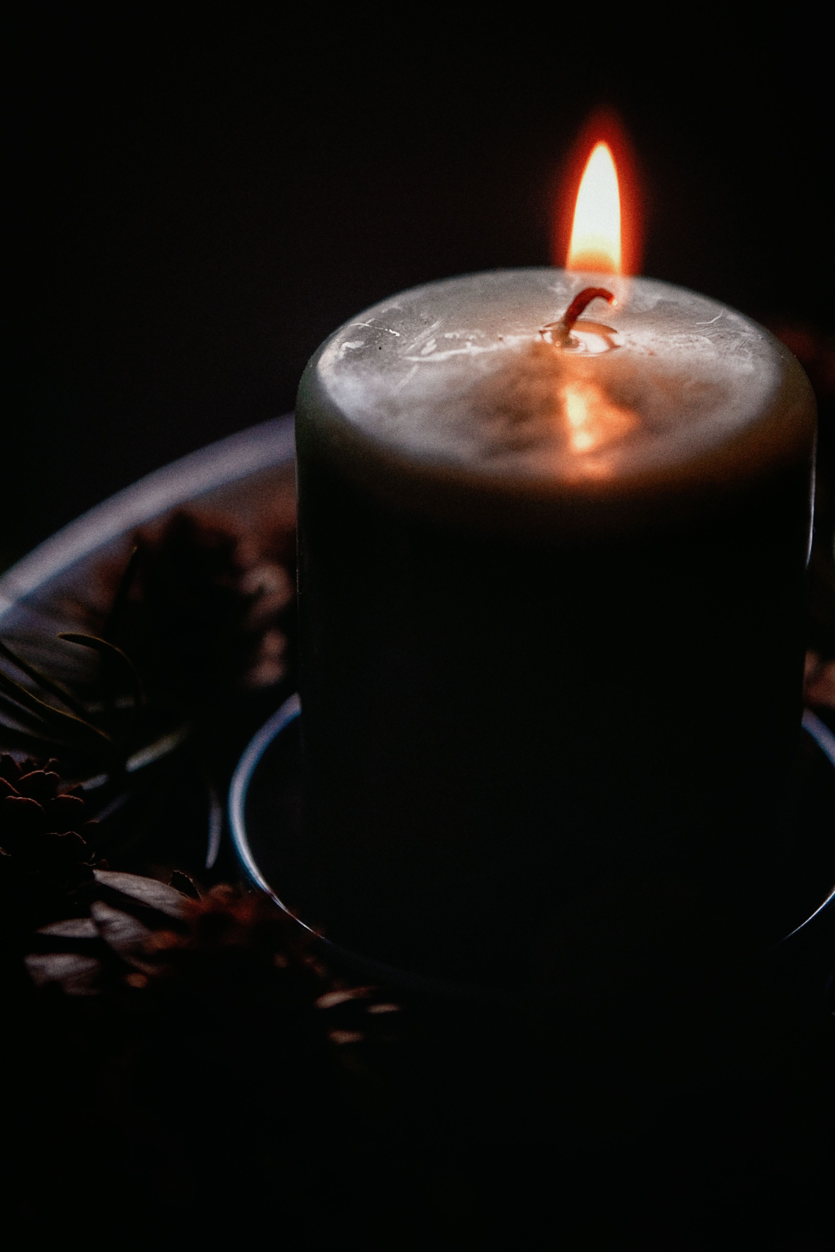 2848x4271 Warm Candlelight with Dark Background · Free