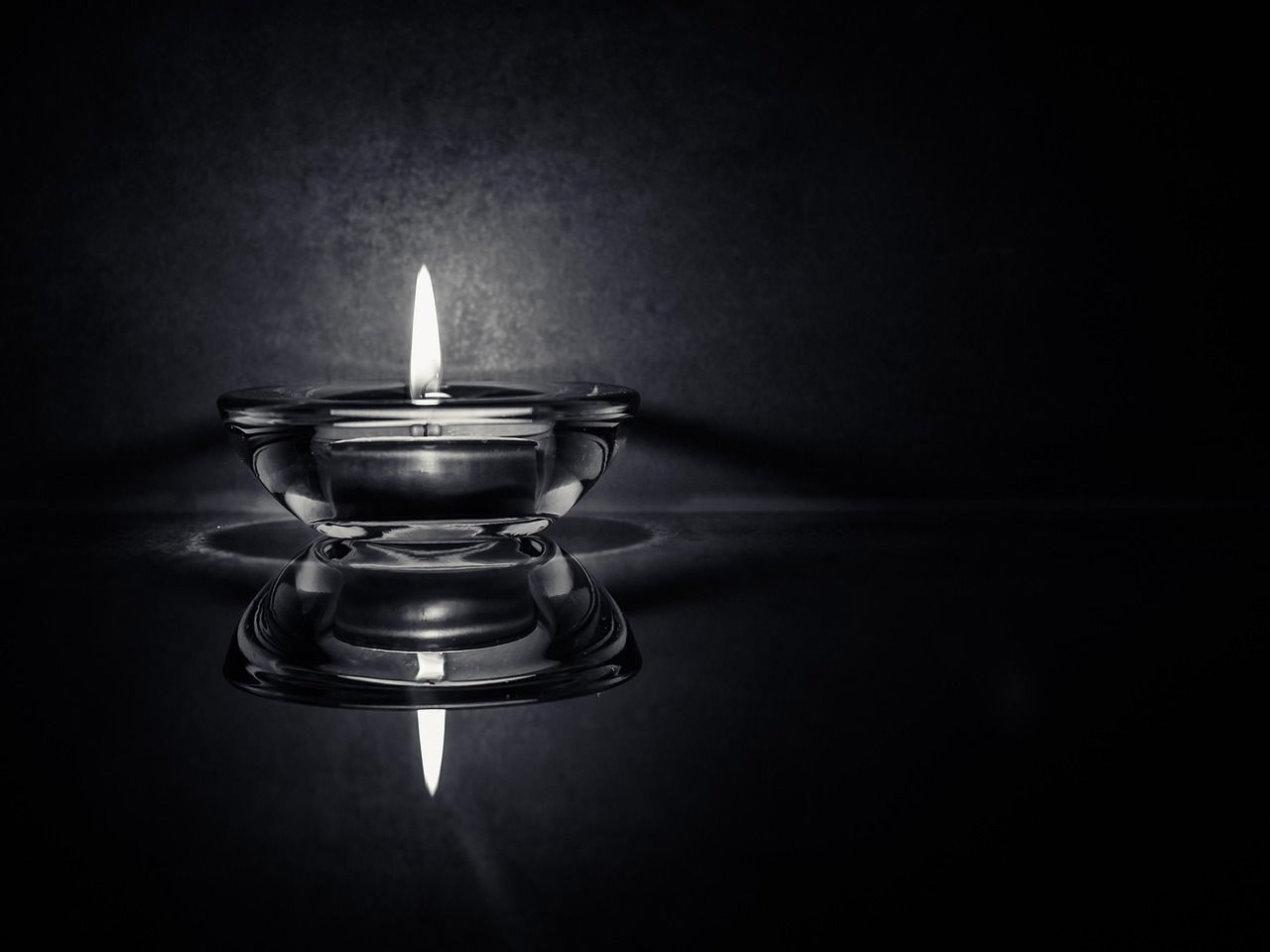 1280x960 Candle Light Darkness