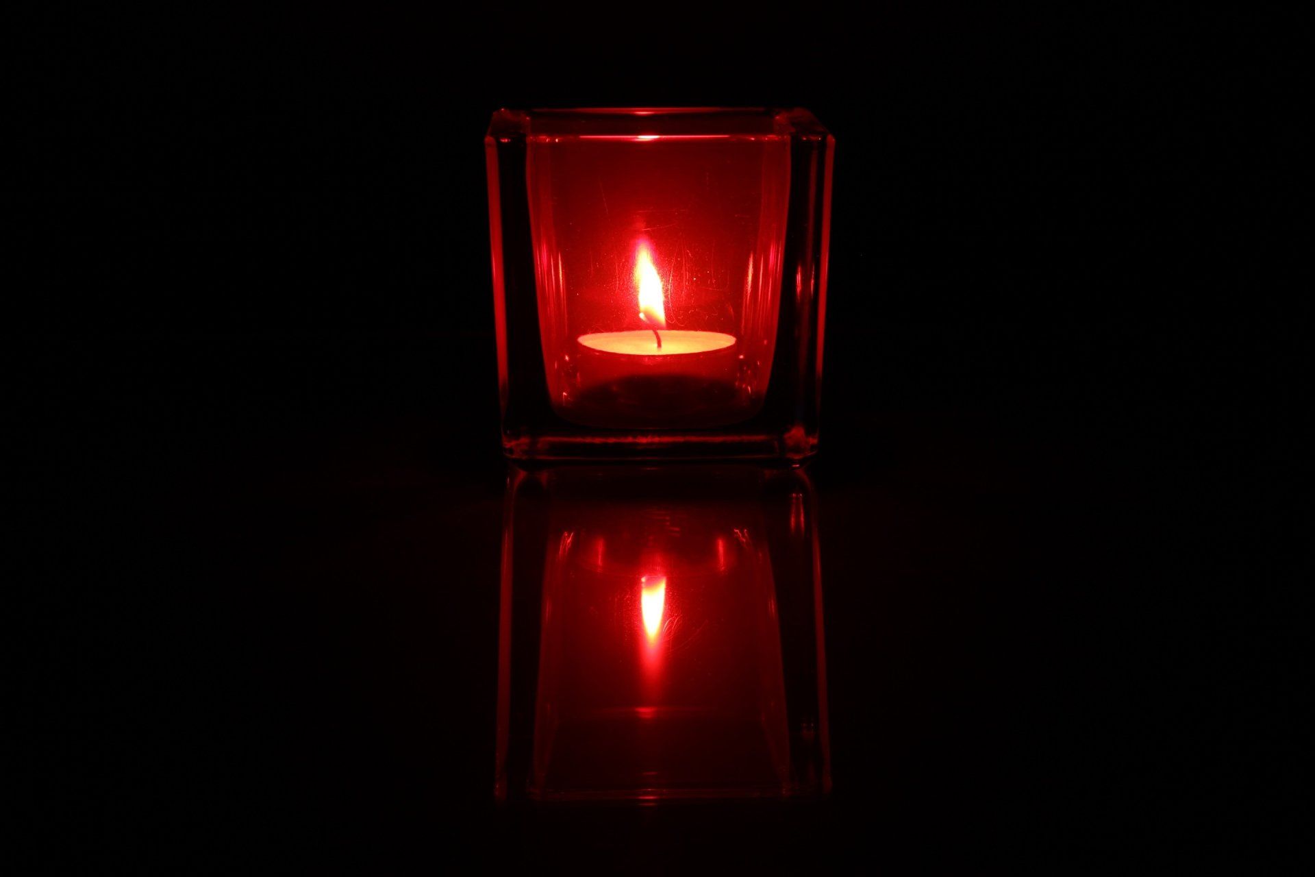 1920x1280 Flame's Reflection: Dark Candle Glow in Glass