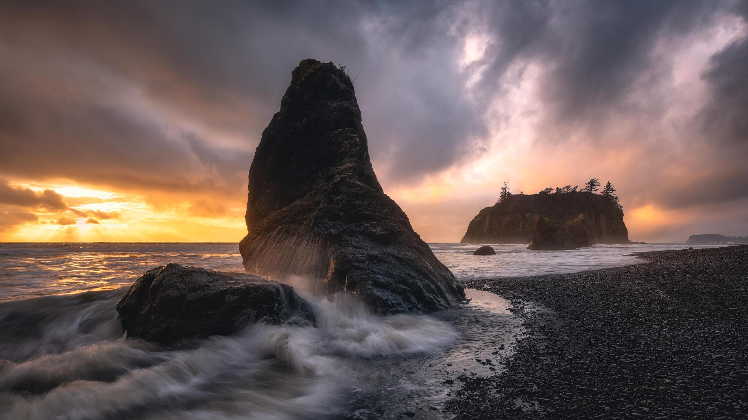 2560x1440 Sunset at Ruby Beach, Washington State. (Photo credit to IG Seanhphotography) [2560 x 1440]