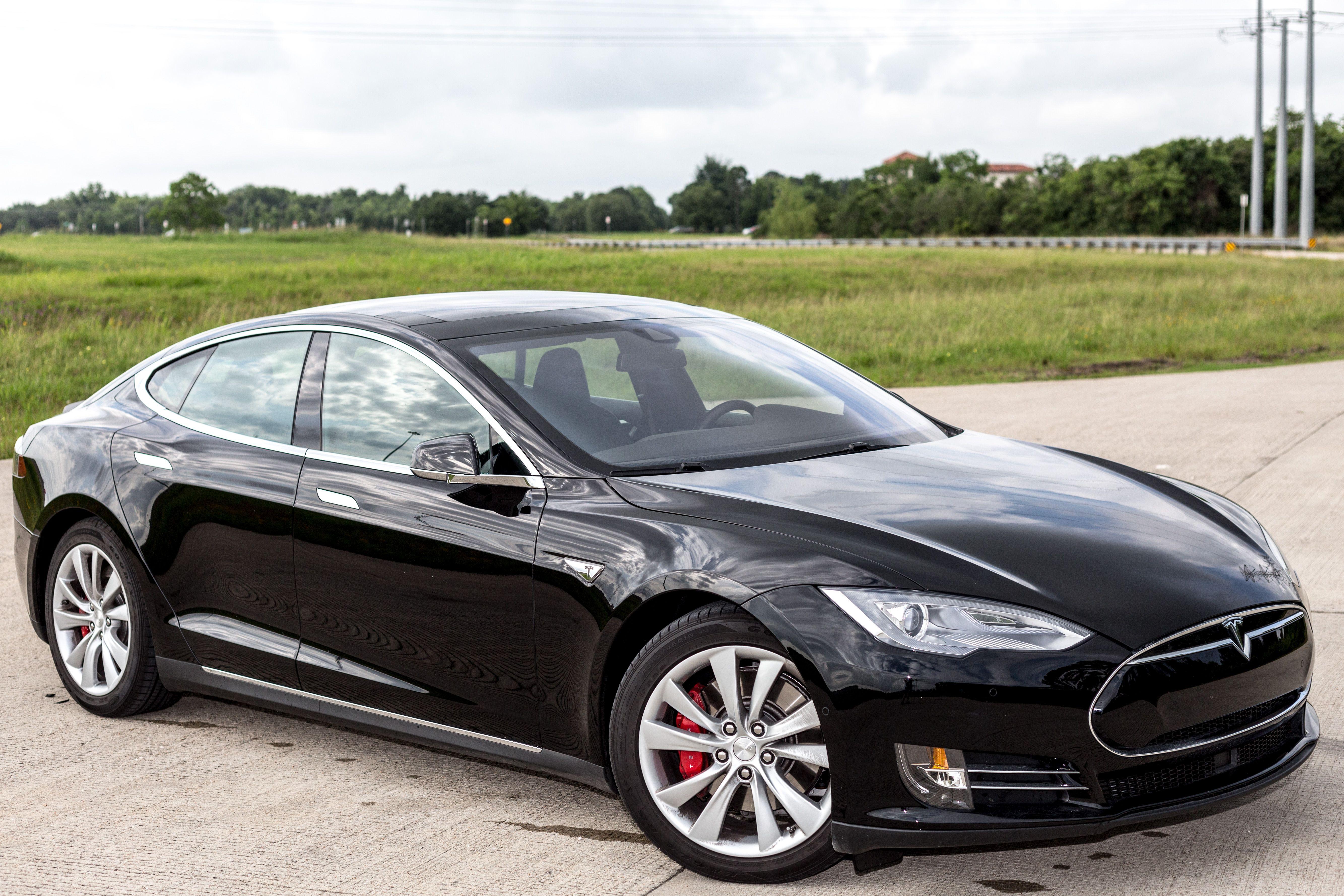 5335x3557 Review: Tesla's new Model S P85D—double your engines, double your fun