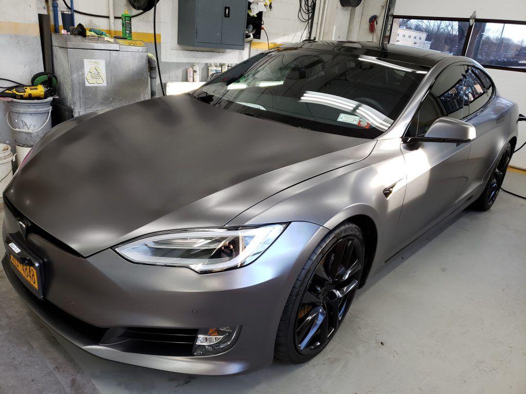1024x768 Model S / 2018 / Black / Satin Grey Wrap. Only Used Tesla