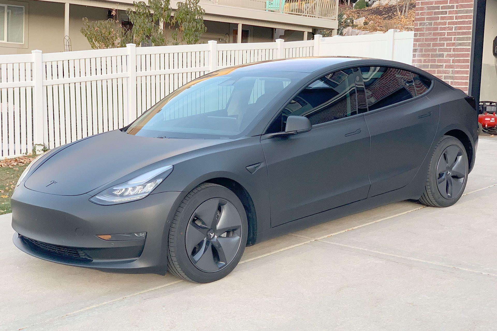 Tesla model 3 фиолетовая