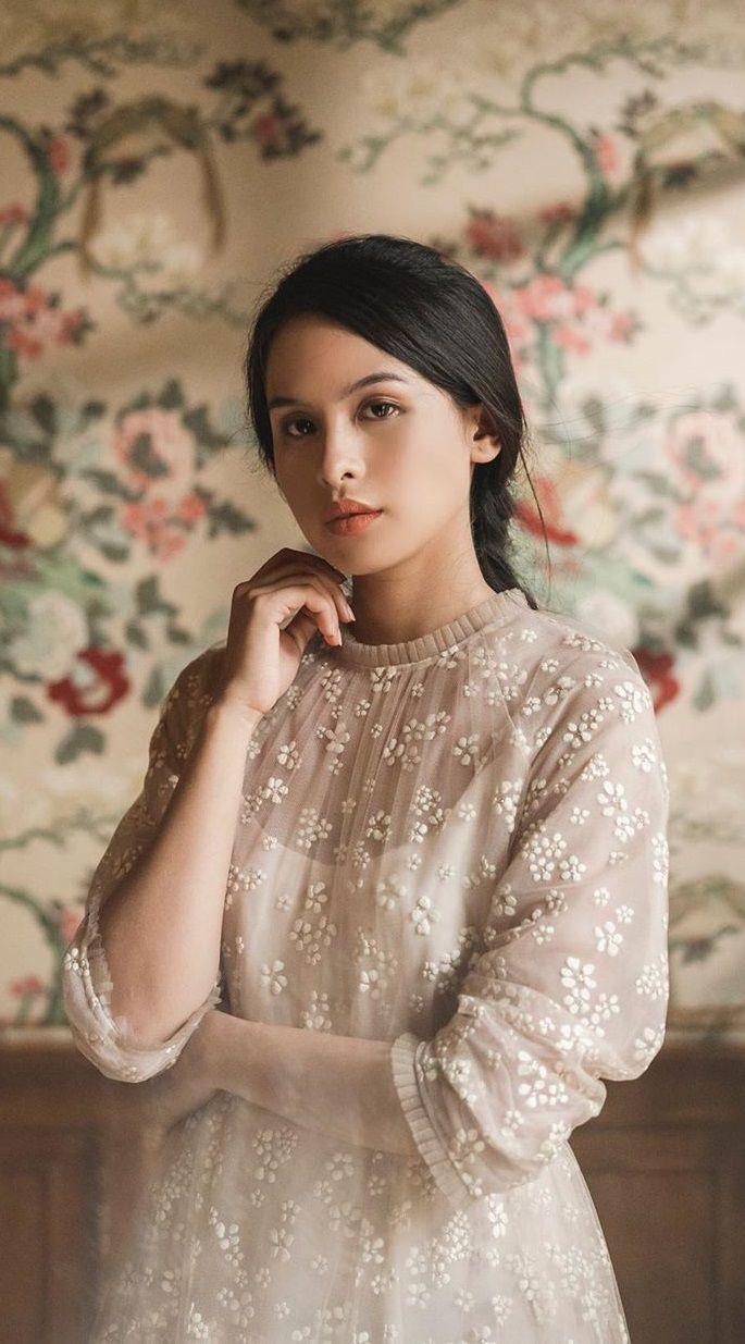 685x1235 Maudy Ayunda Wallpaper Foto for Android