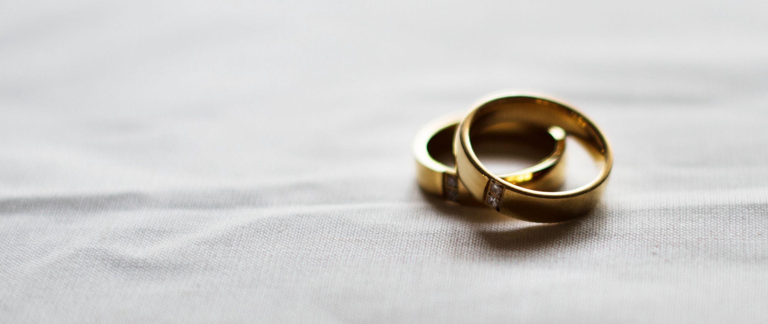 2560x1080 Download wallpaper 2560x1080 rings, wedding, couple, gold, love dual wide 1080p HD background