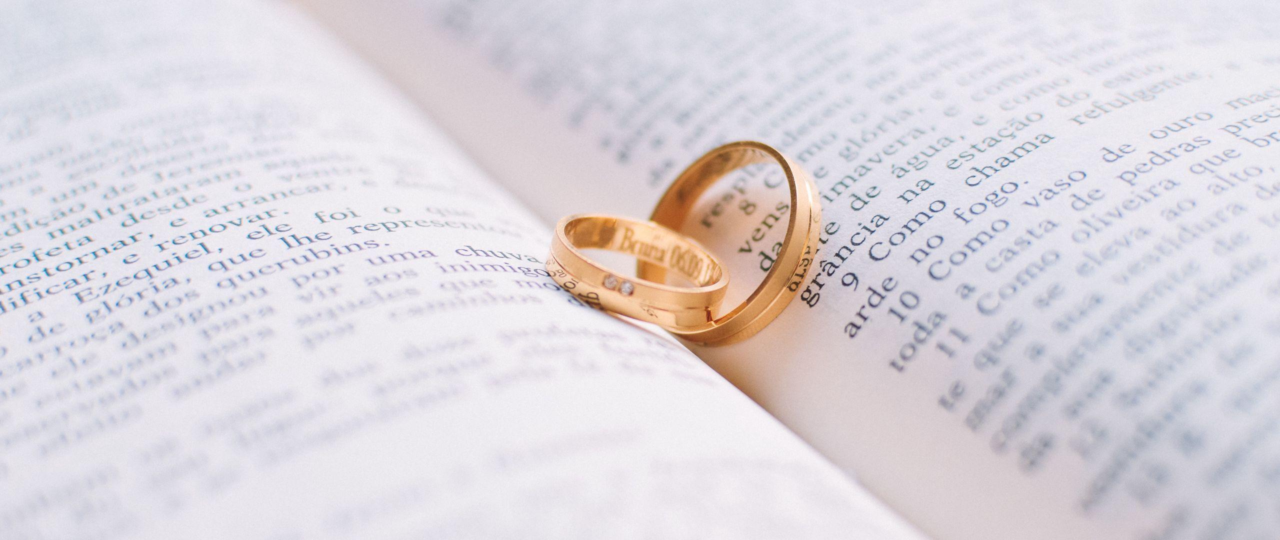 2560x1080 Download wallpaper 2560x1080 rings, wedding, book, couple, love dual wide 1080p HD background