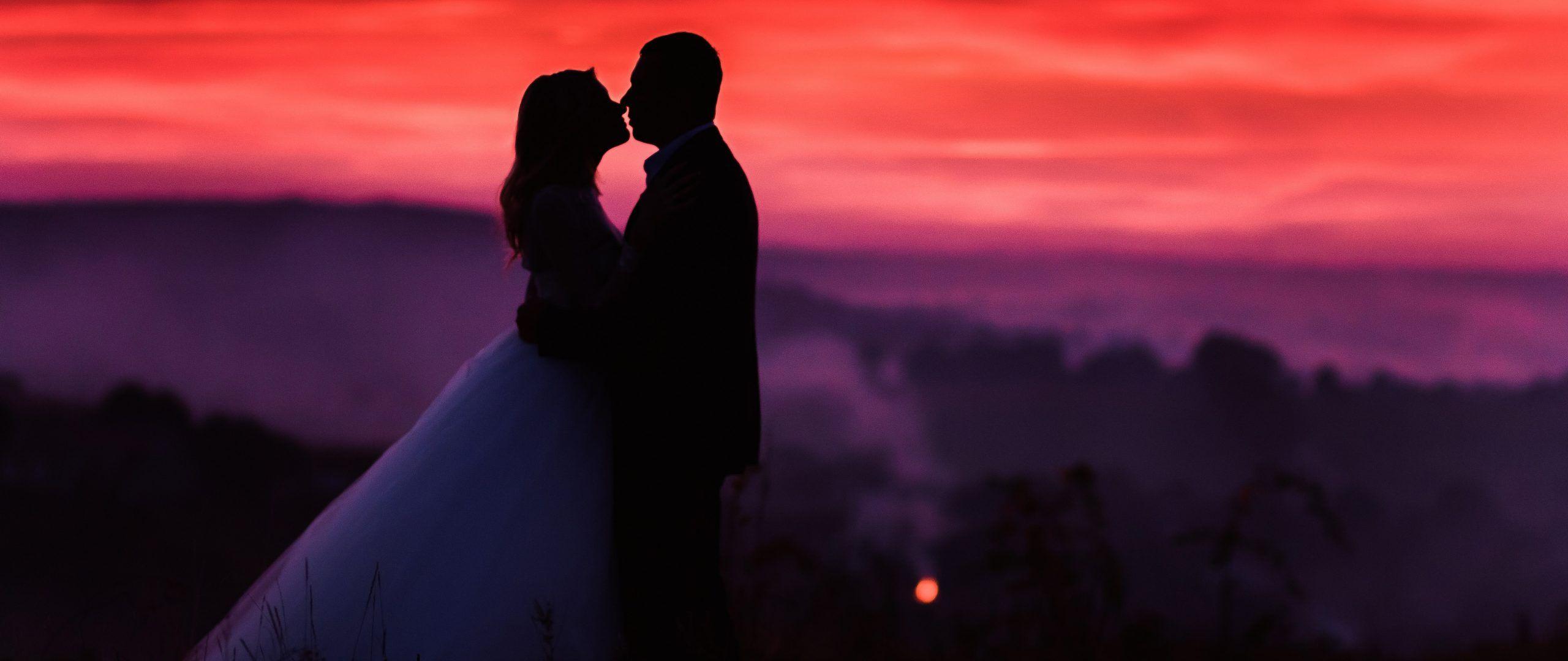 2560x1080 Lovers Couple Sunset Dusk 5K Wallpaper