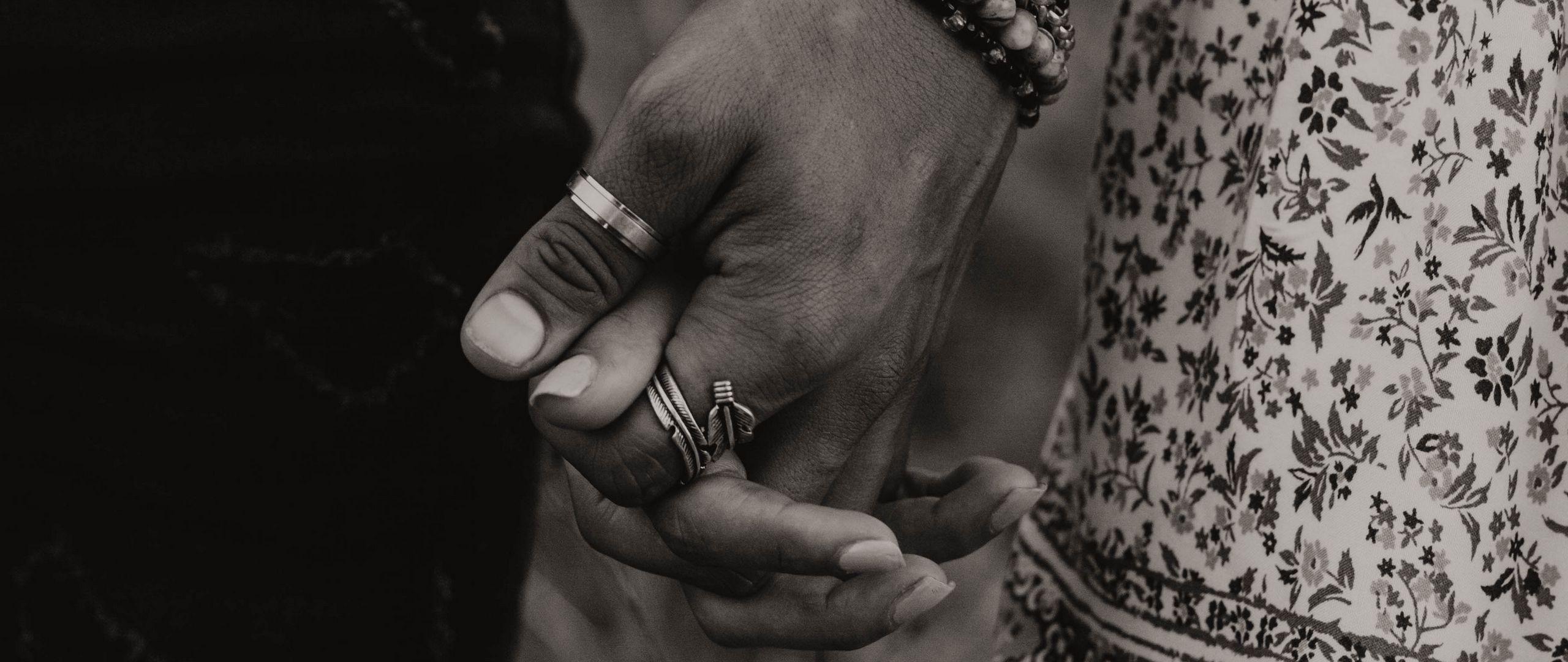 2560x1080 Download wallpaper 2560x1080 hands, couple, bw, love, romance, rings dual wide 1080p HD background