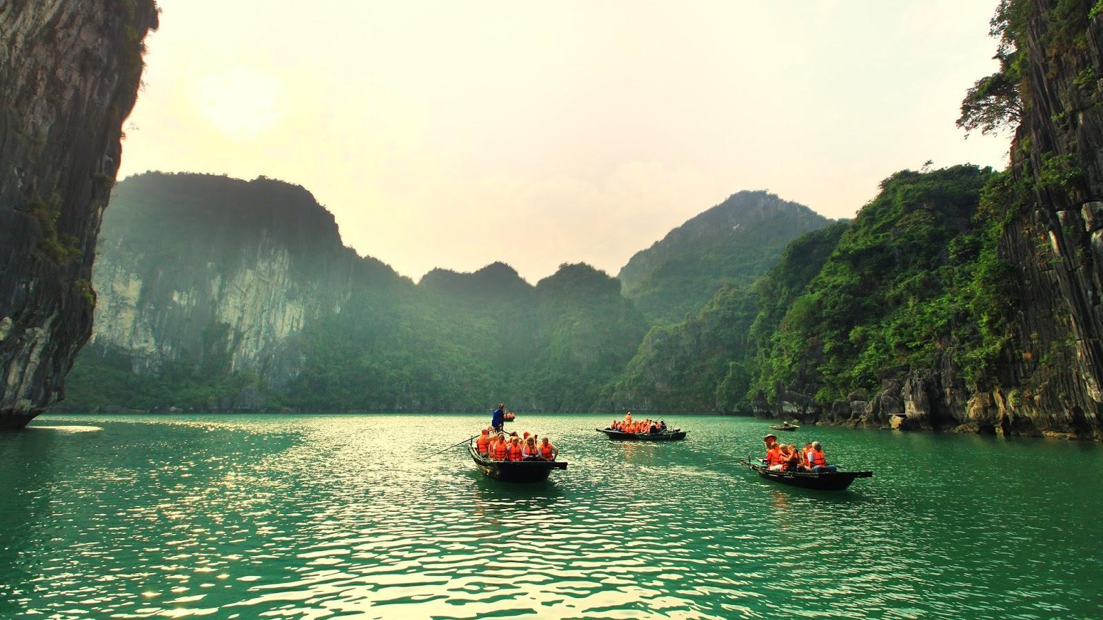 1600x900 Ha Long Bay Wallpaper