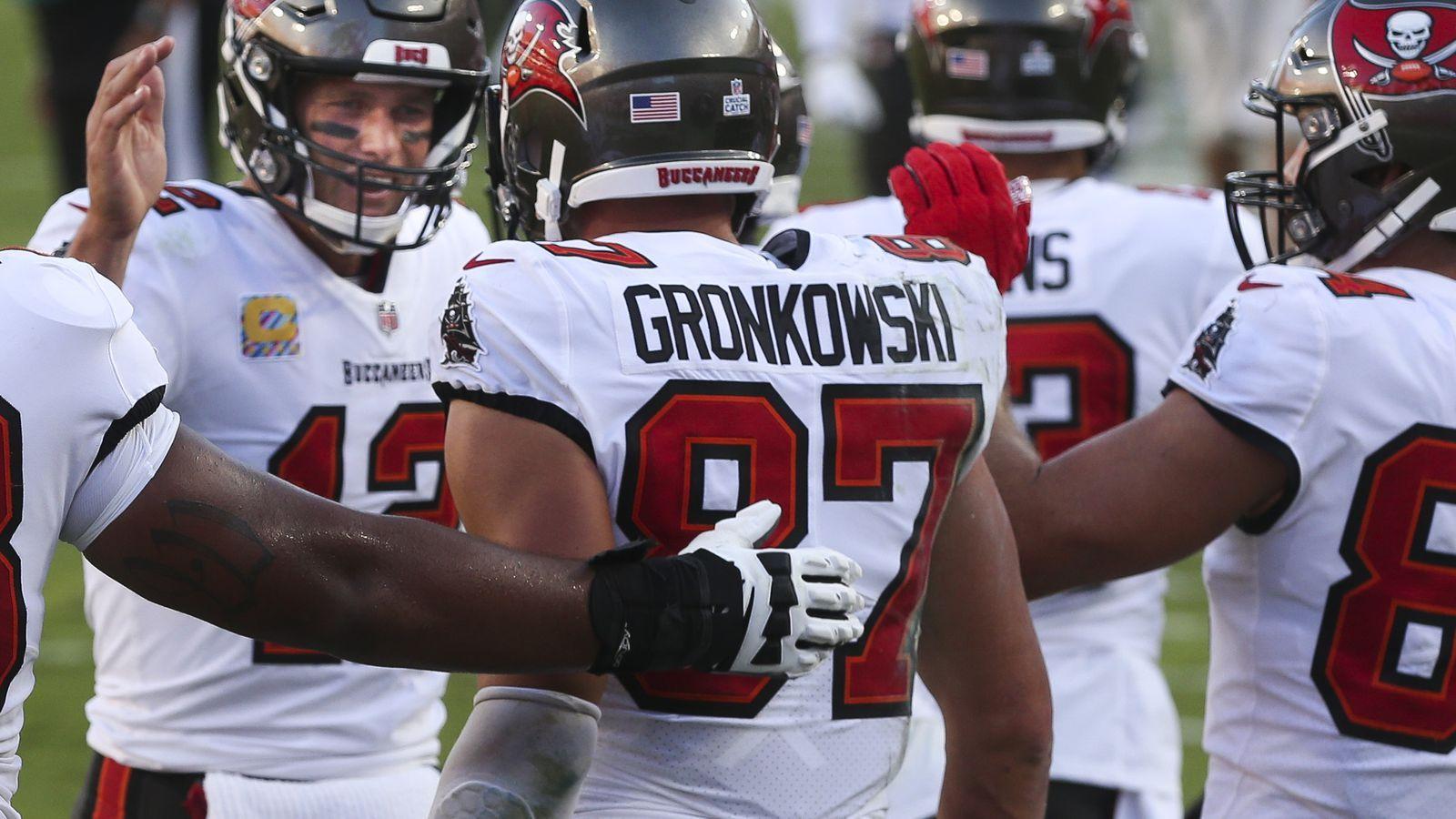 1600x900 Tom Brady, Rob Gronkowski show glimpses of their glorious past