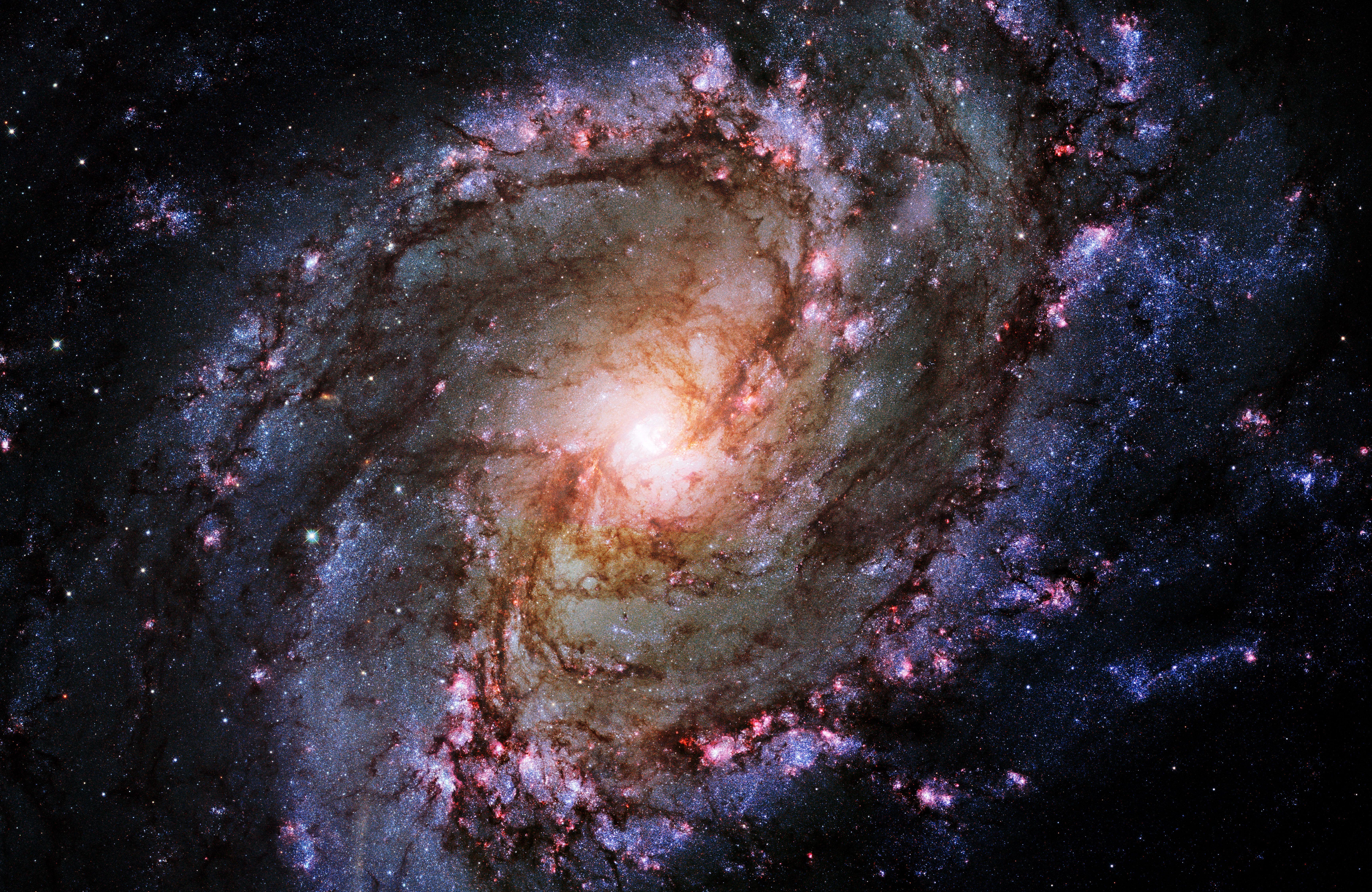 6918x4500 M83