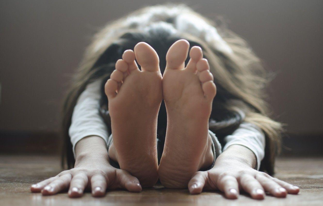 1332x850 Wallpaper feet, hands, girl image for desktop, section разное