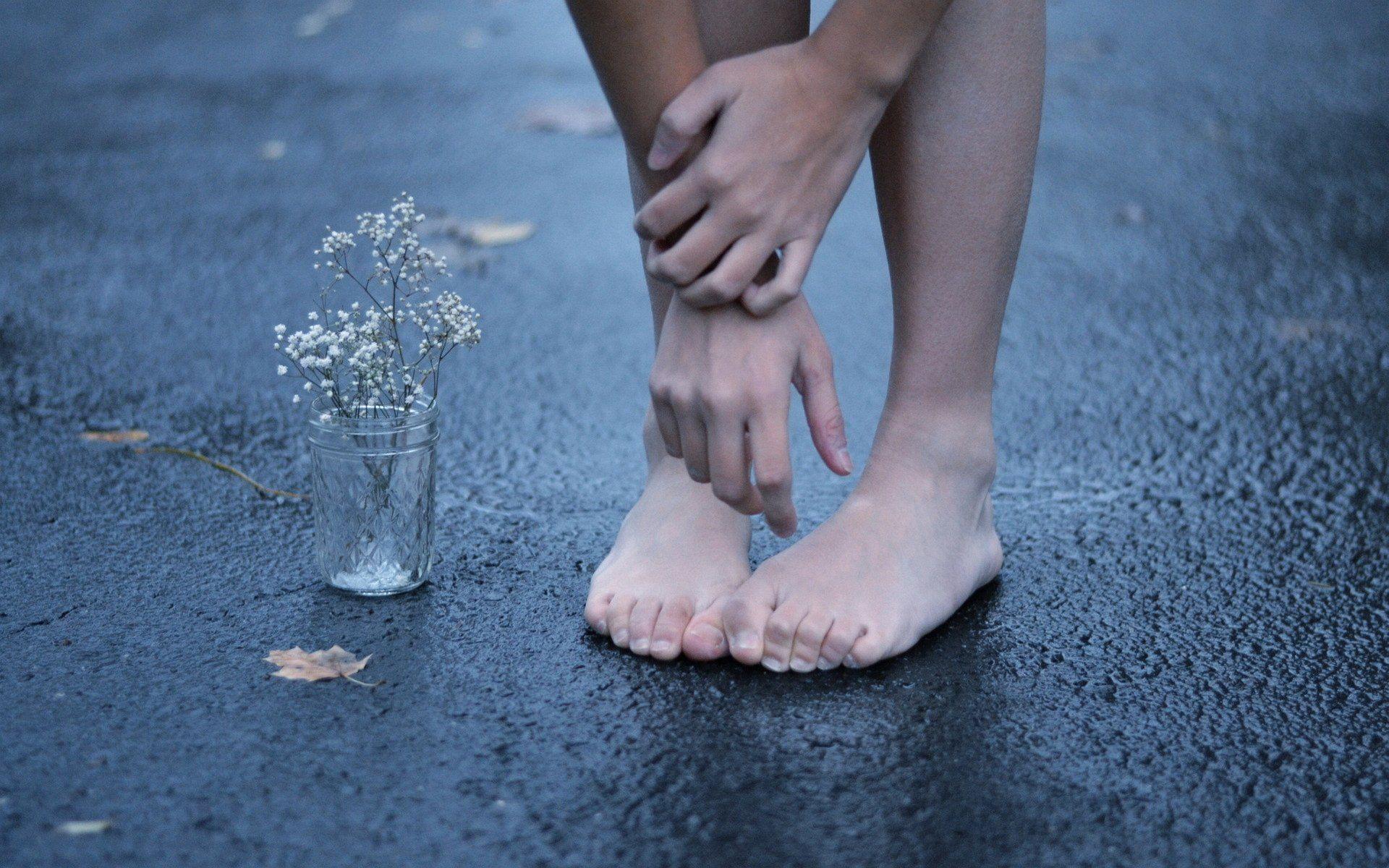 1920x1200 Tickle Feet Wallpaper