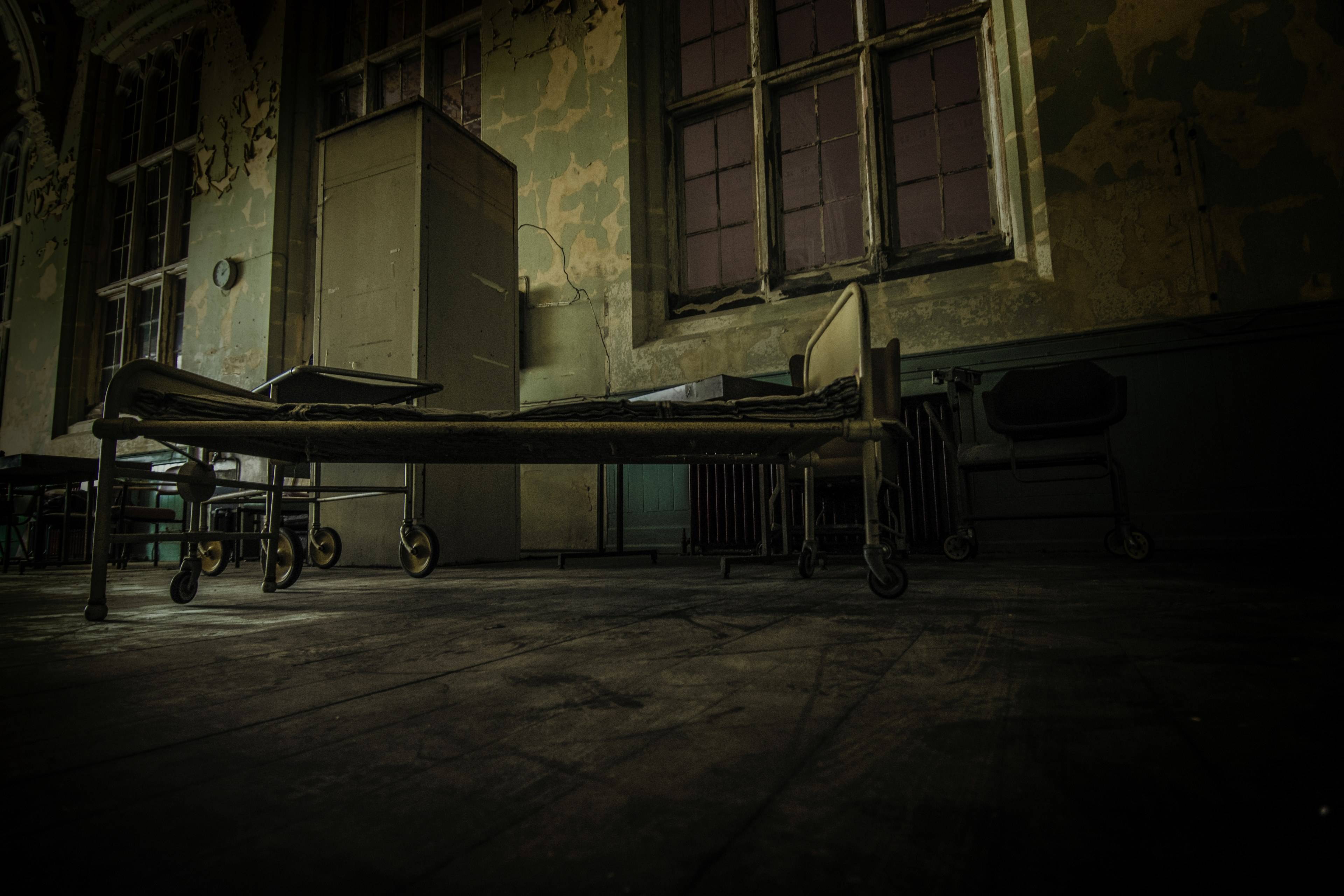 3840x2560 A Rundown Hospital Room With Hospital Beds And A Cabinet Down City Background Wallpaper & Background Download