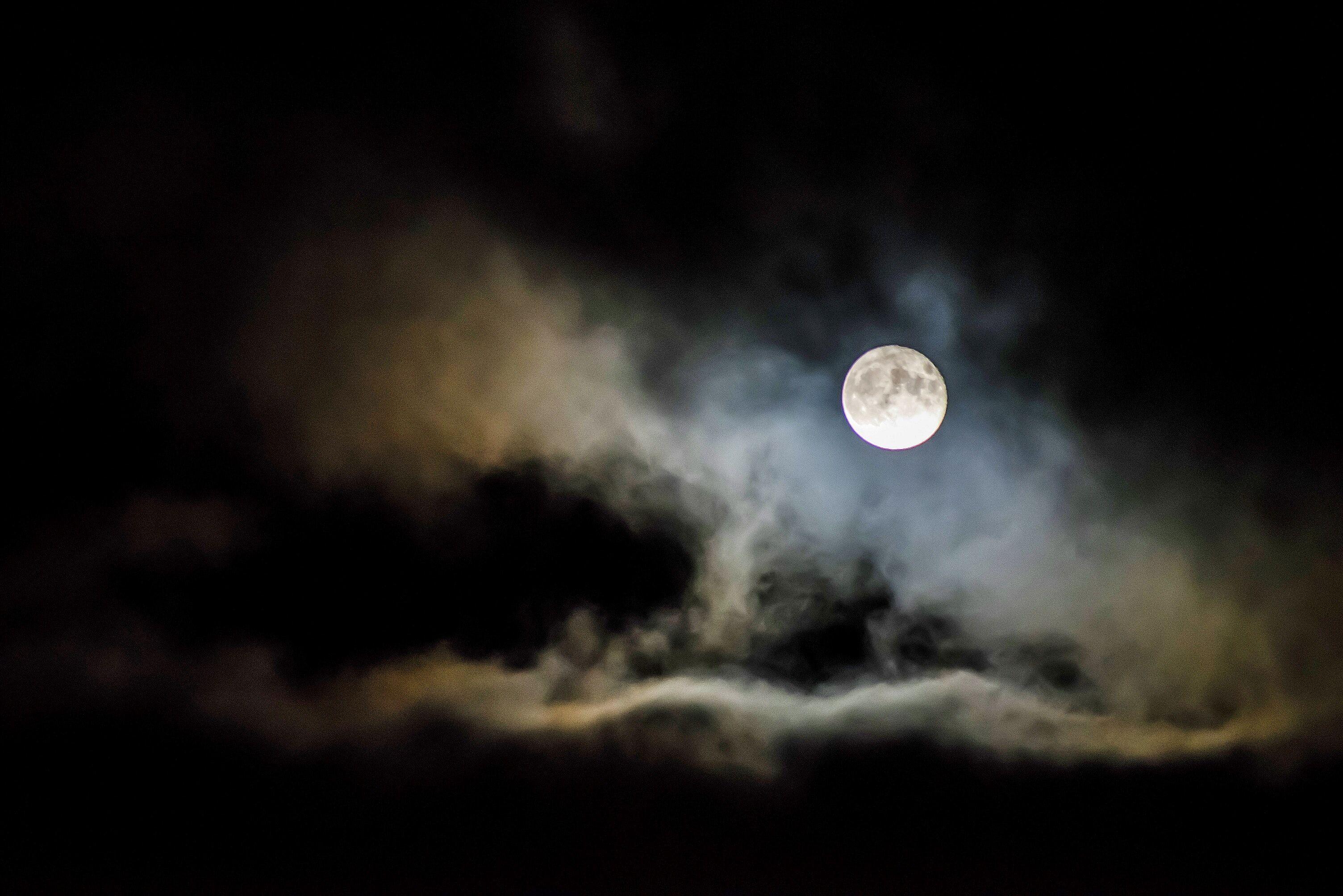 3008x2008 Amazing Full Moon Photo