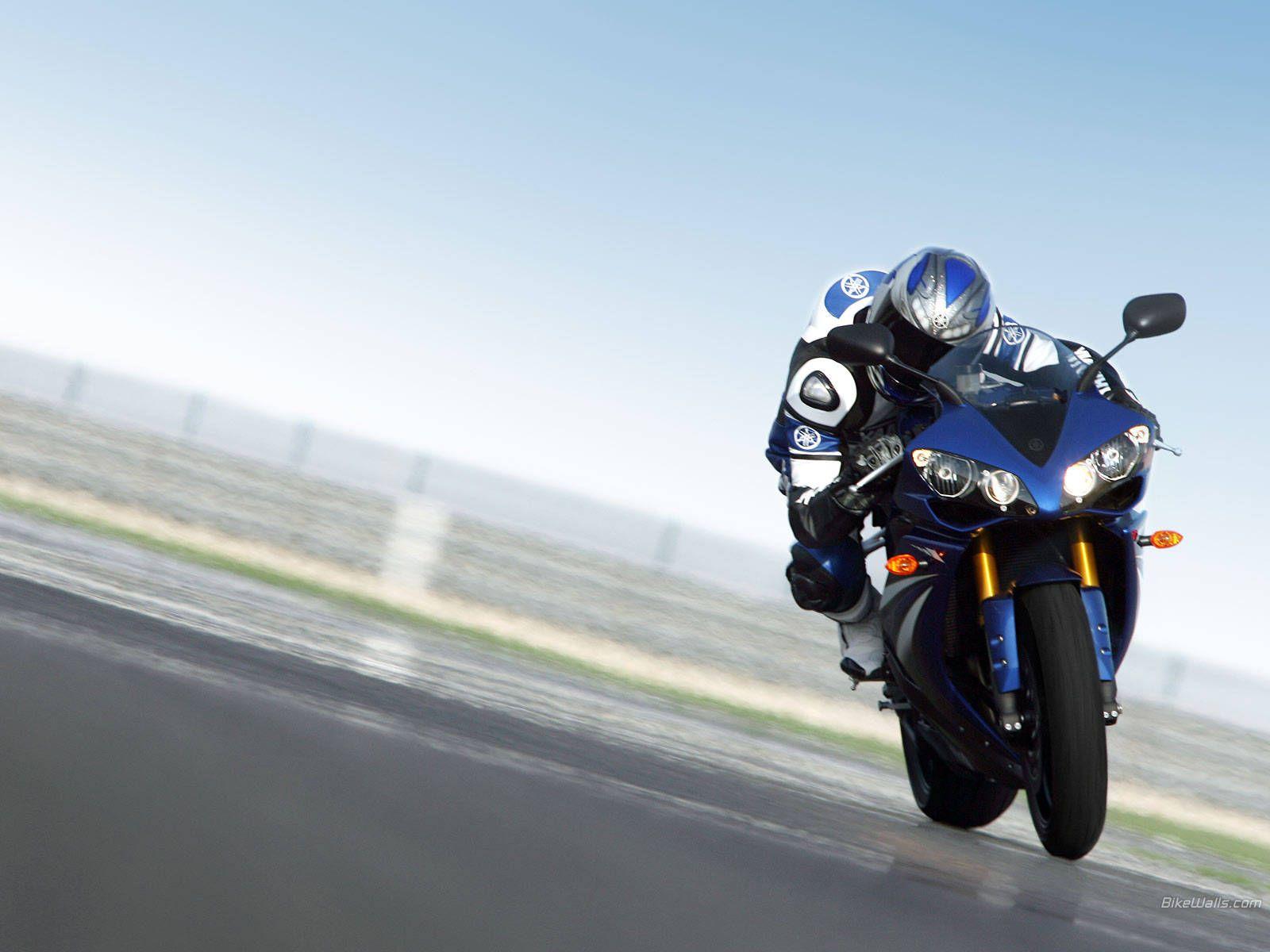1600x1200 Yamaha R1 Wallpaper